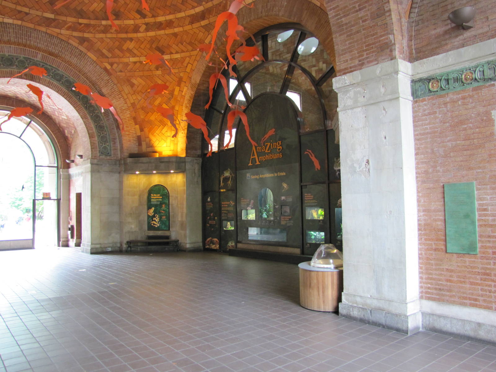 Bronx Zoo 2010 - General view in Zoo Center on historic Astor Court