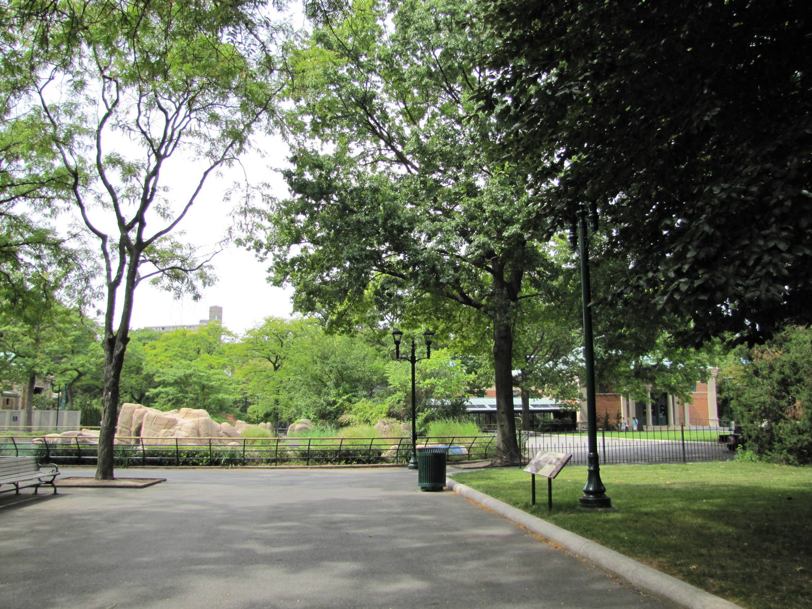 Bronx Zoo 2010 - General view on historic Astor Court