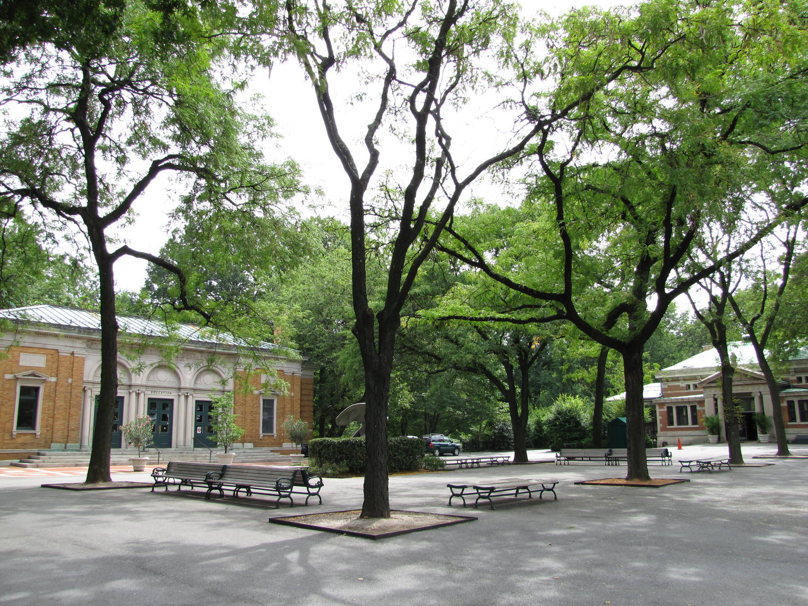 Bronx Zoo 2010 - General view on historic Astor Court