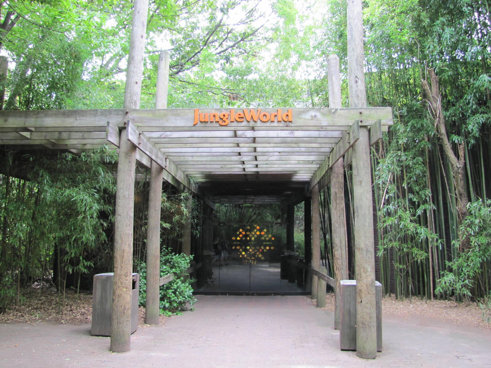 Bronx Zoo 2010 - Jungle World entrance