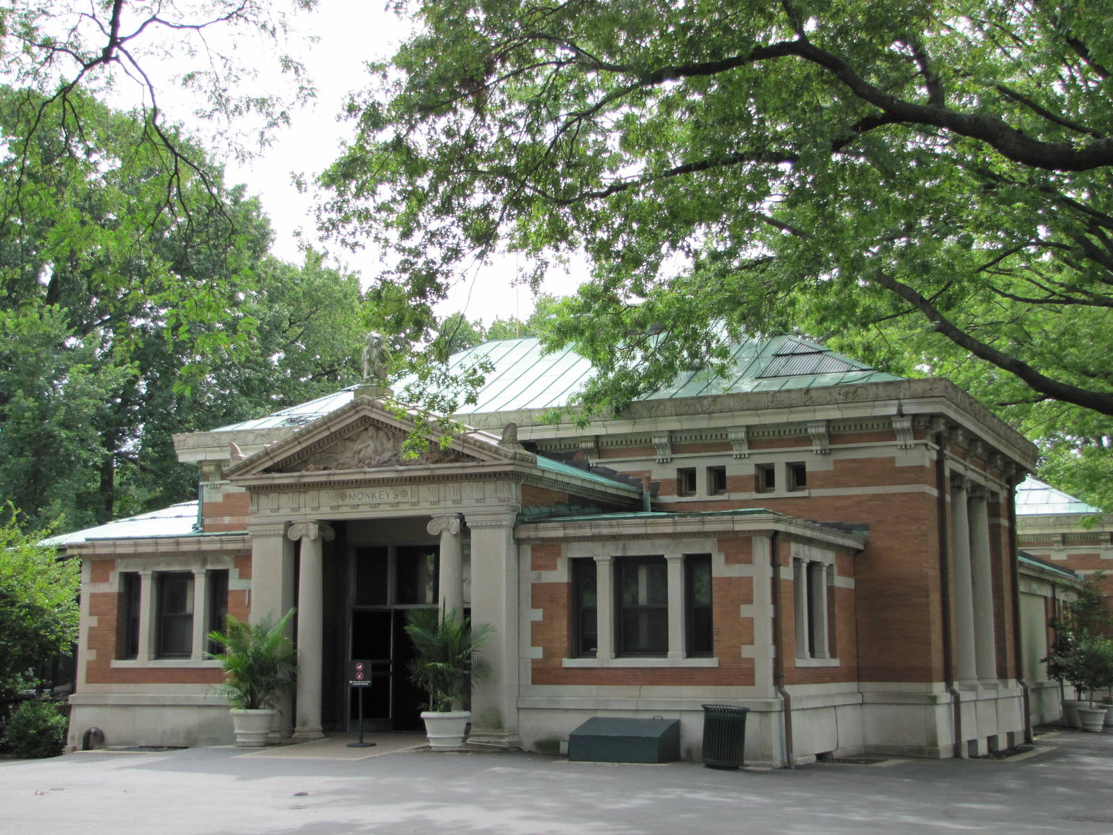 Bronx Zoo 2010 - Monkey House on historic Astor Court