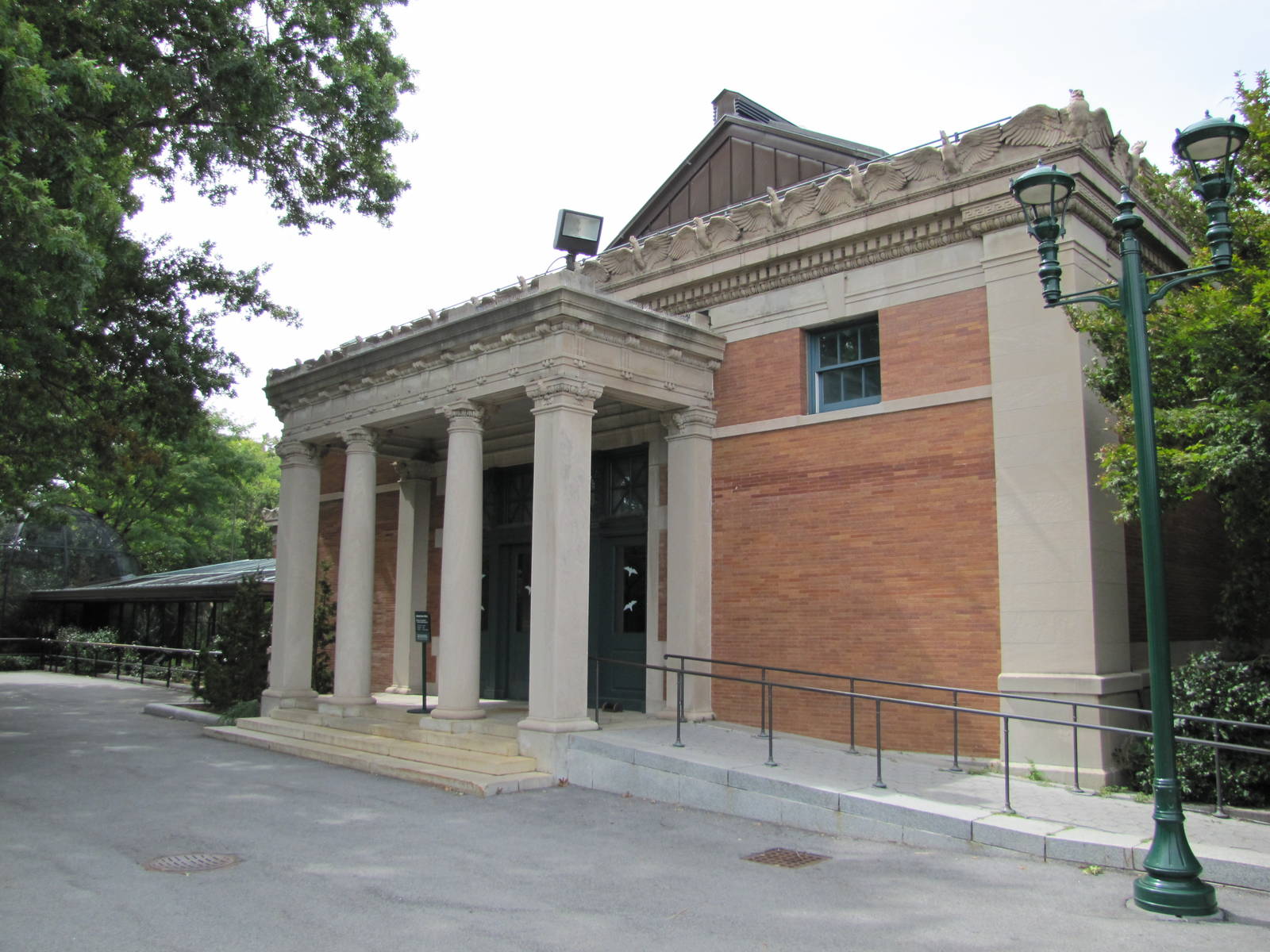Bronx Zoo 2010 - Second entrance of former Bird House on historic Astor Cou
