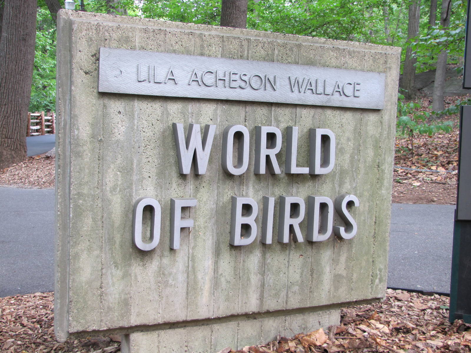Bronx Zoo 2010 - World of Birds sign