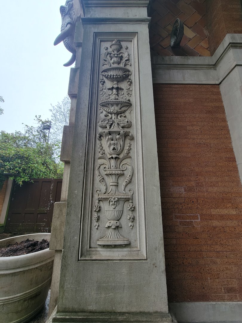 Bronx - Zoo Center, design details