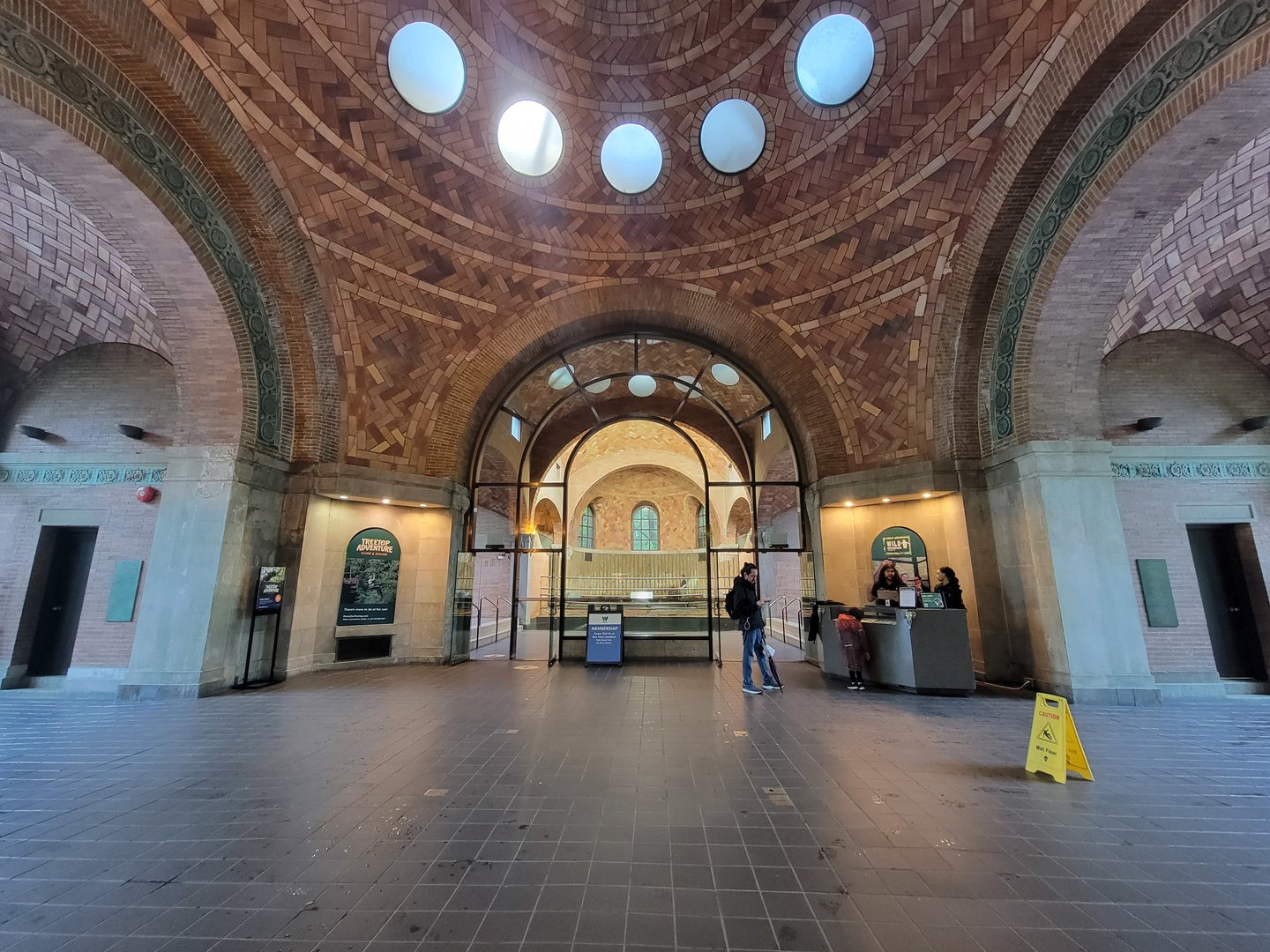 Bronx - Zoo Center, indoor rhino area