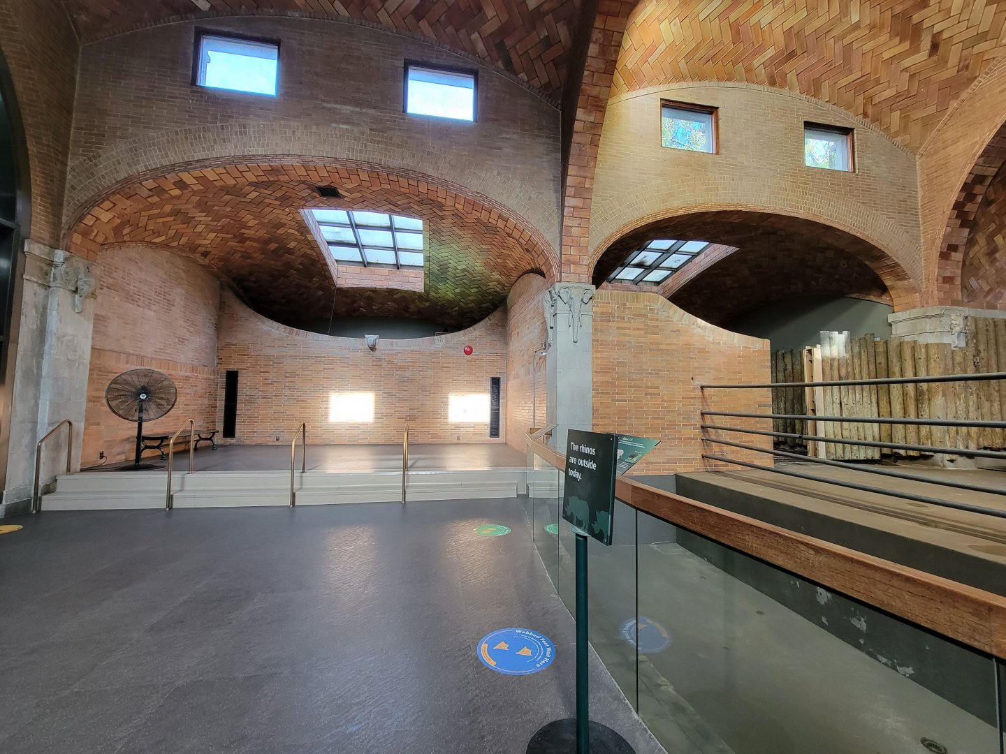 Bronx - Zoo Center - Rhino indoor area