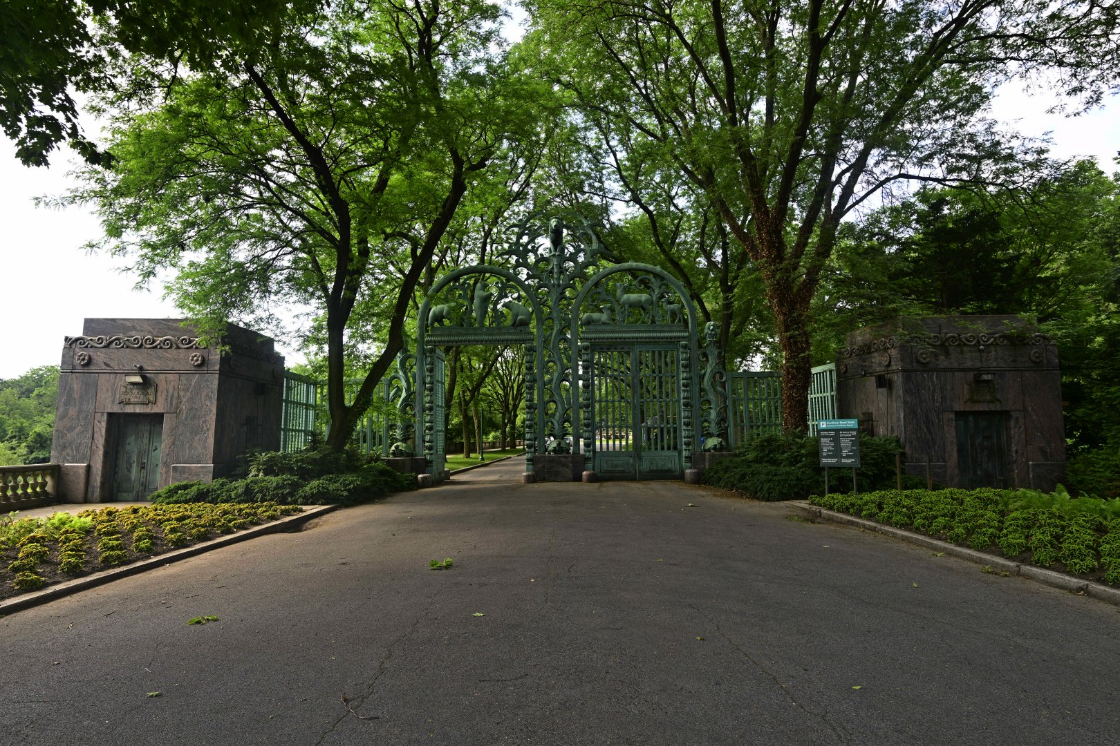 Bronx Zoo - Fordham Road Gate and Entrance