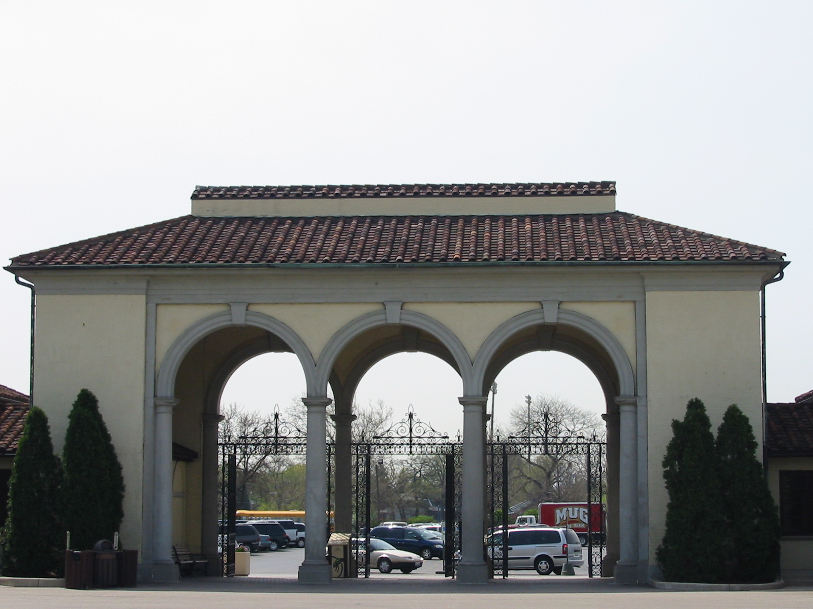 Brookfield Zoo 2003 - Stunning 1930s main entrance