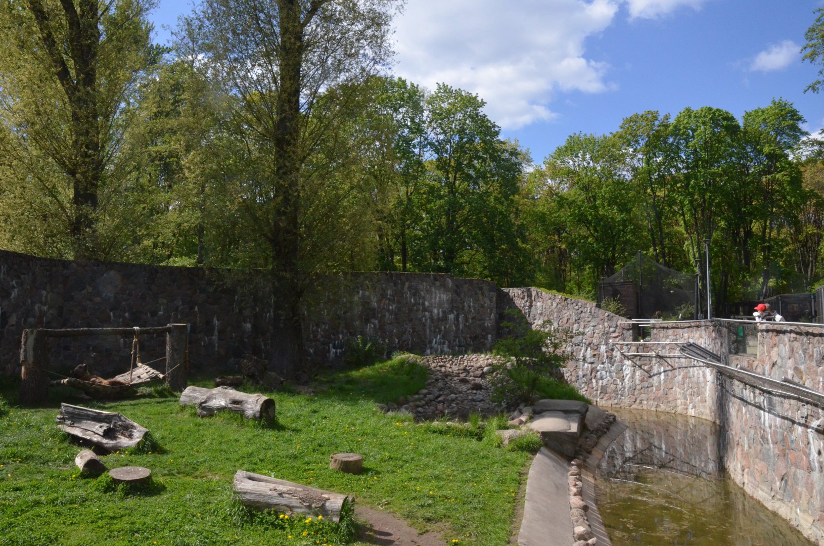 Brown Bear Enclosure at Akcent Zoo Białystok, 08/05/19