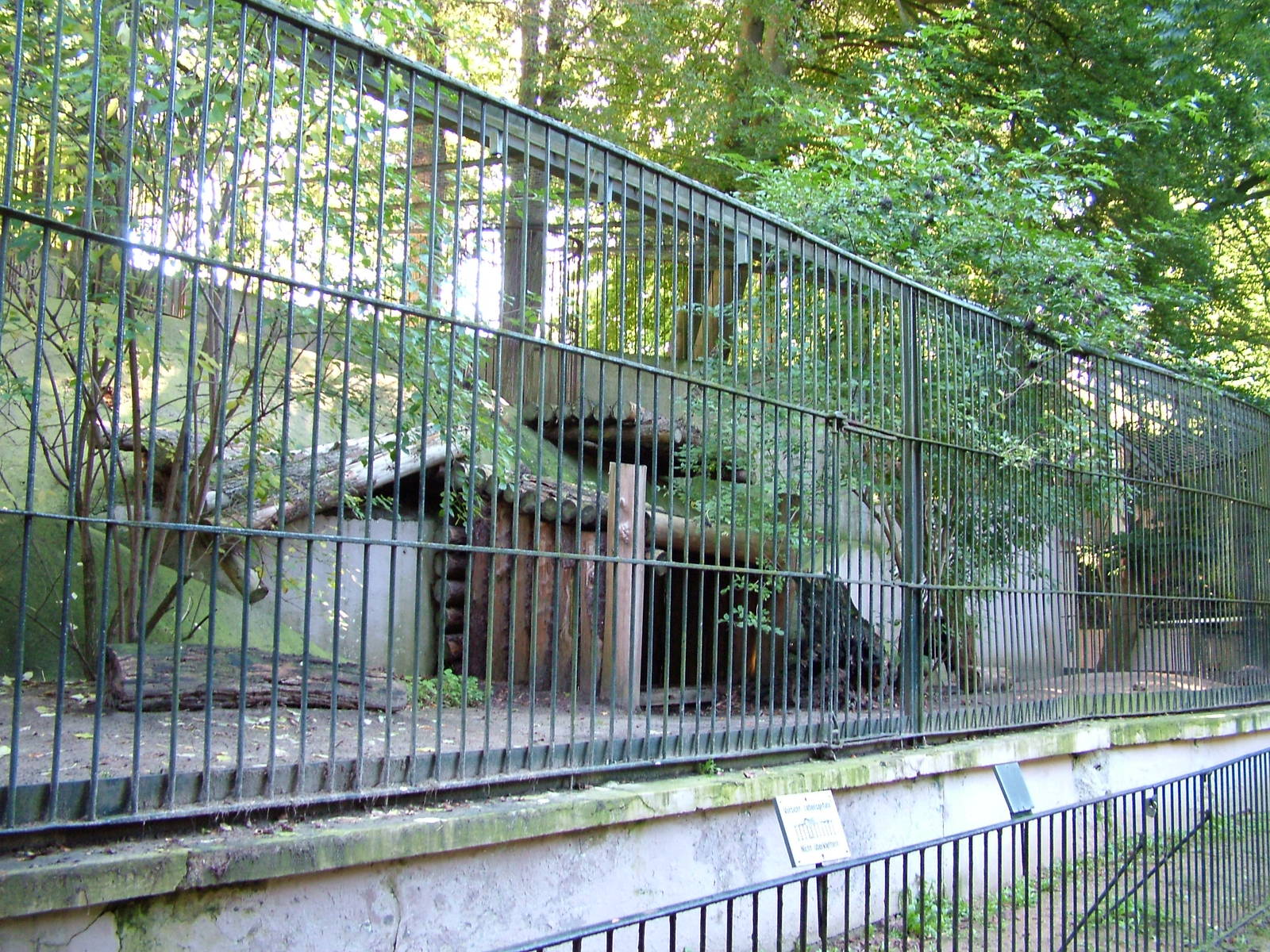 Brown Bear enclosure at Luebeck Tierpark 2007