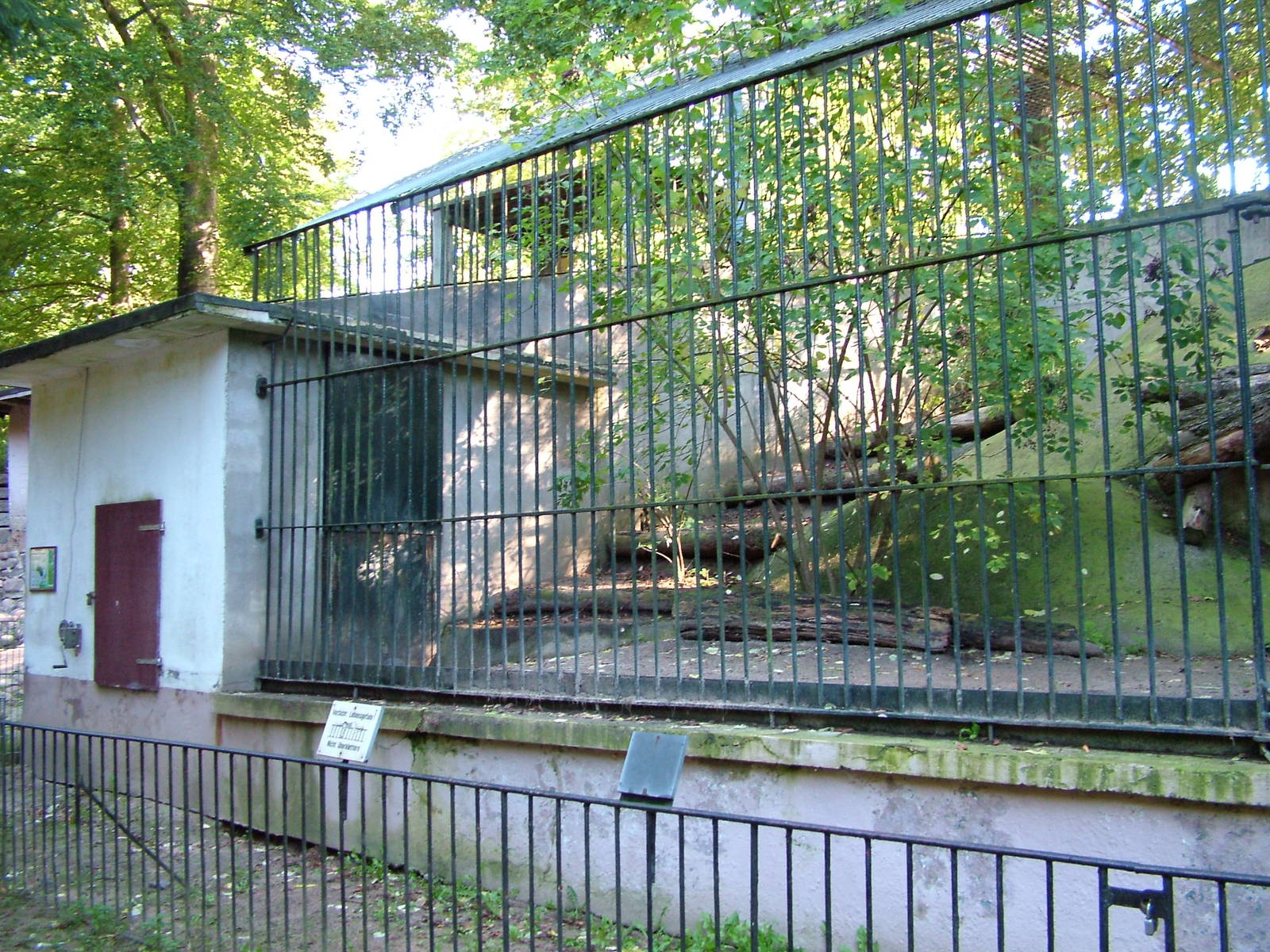 Brown Bear enclosure at Luebeck Tierpark 2007