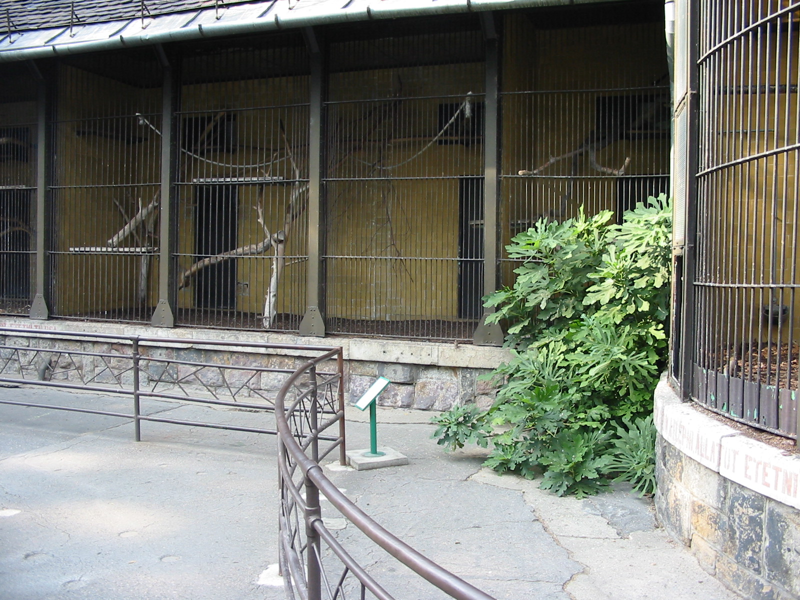 Budapest Zoo 2003 - Old primate cage row