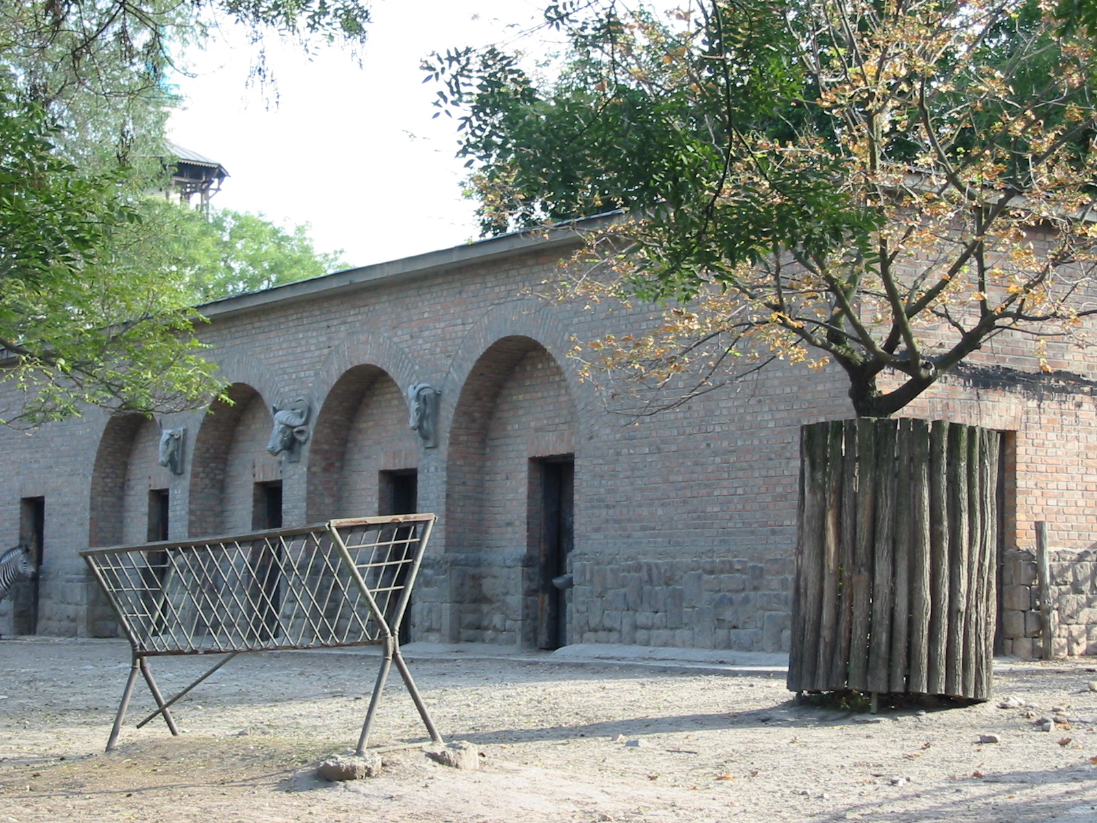Budapest Zoo 2003 - Zebra enclosure and stables