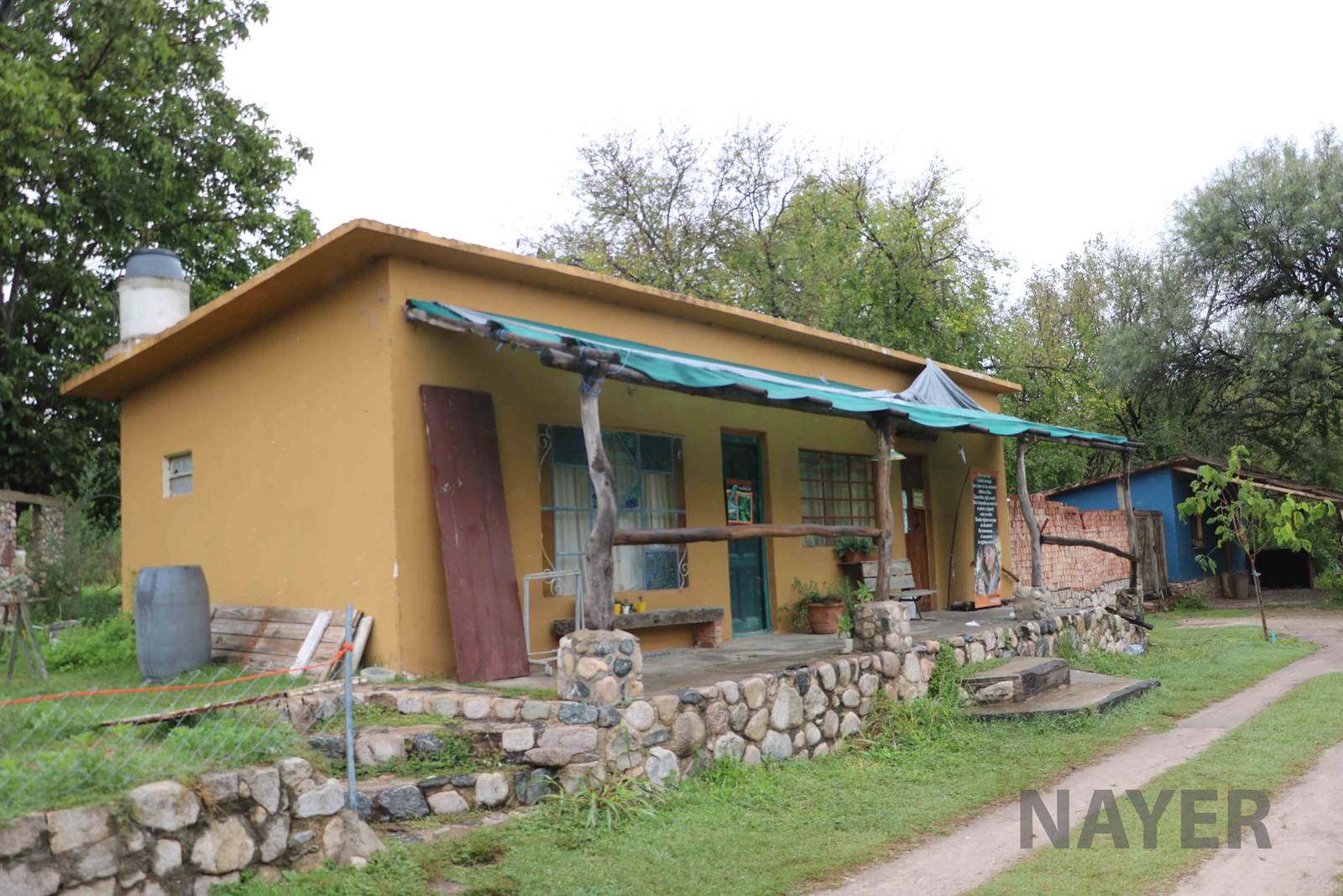 Building exterior, Serpentario Machaqway - April 2016.