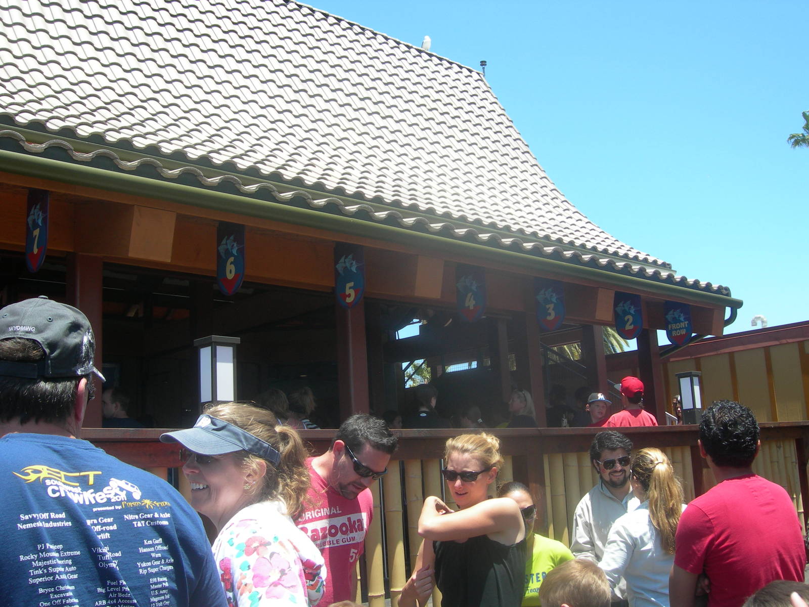 building where you get on the manta rollercoaster