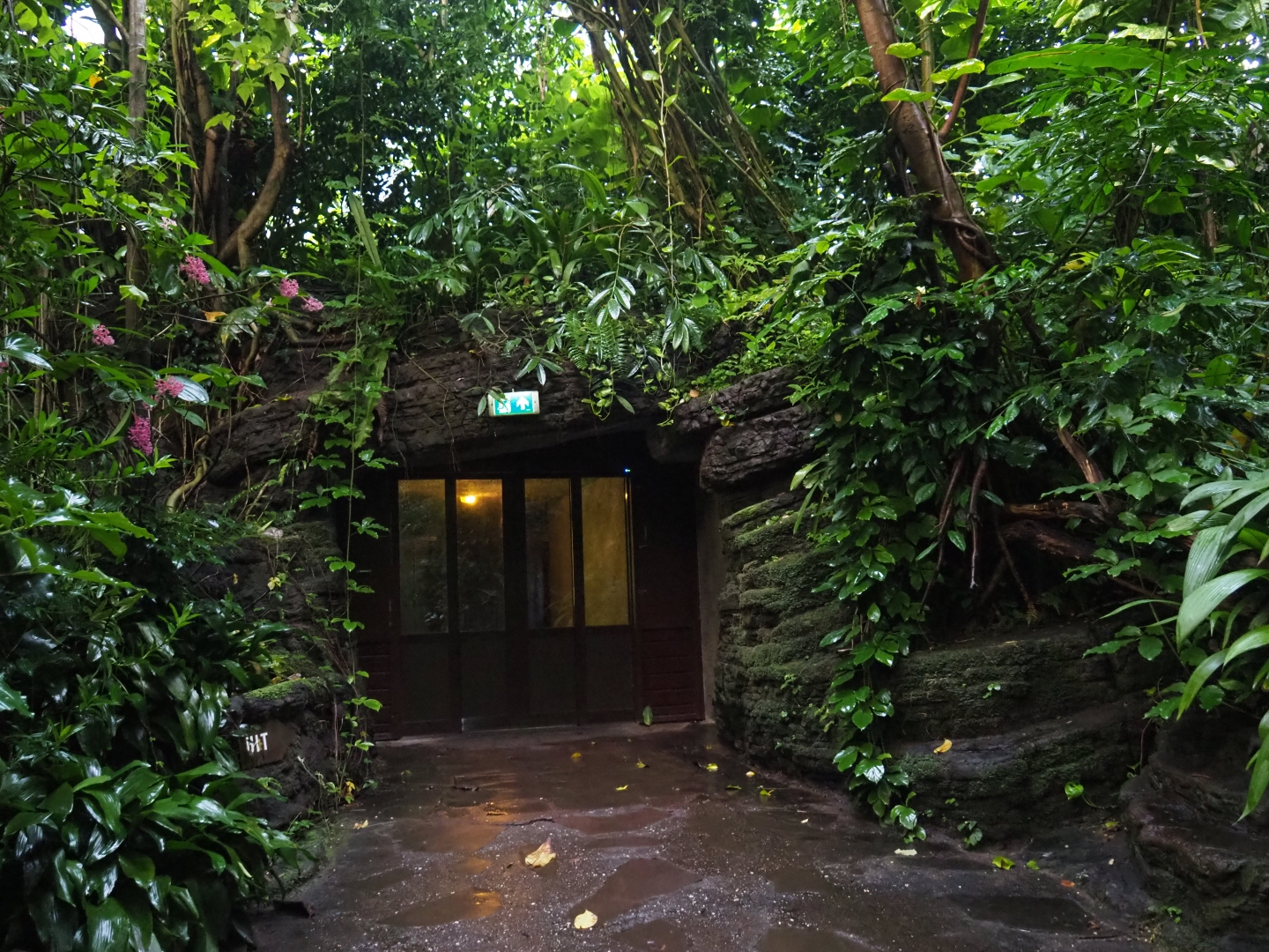 Burgers' Bush exit doors (Sep 16th, 2018)