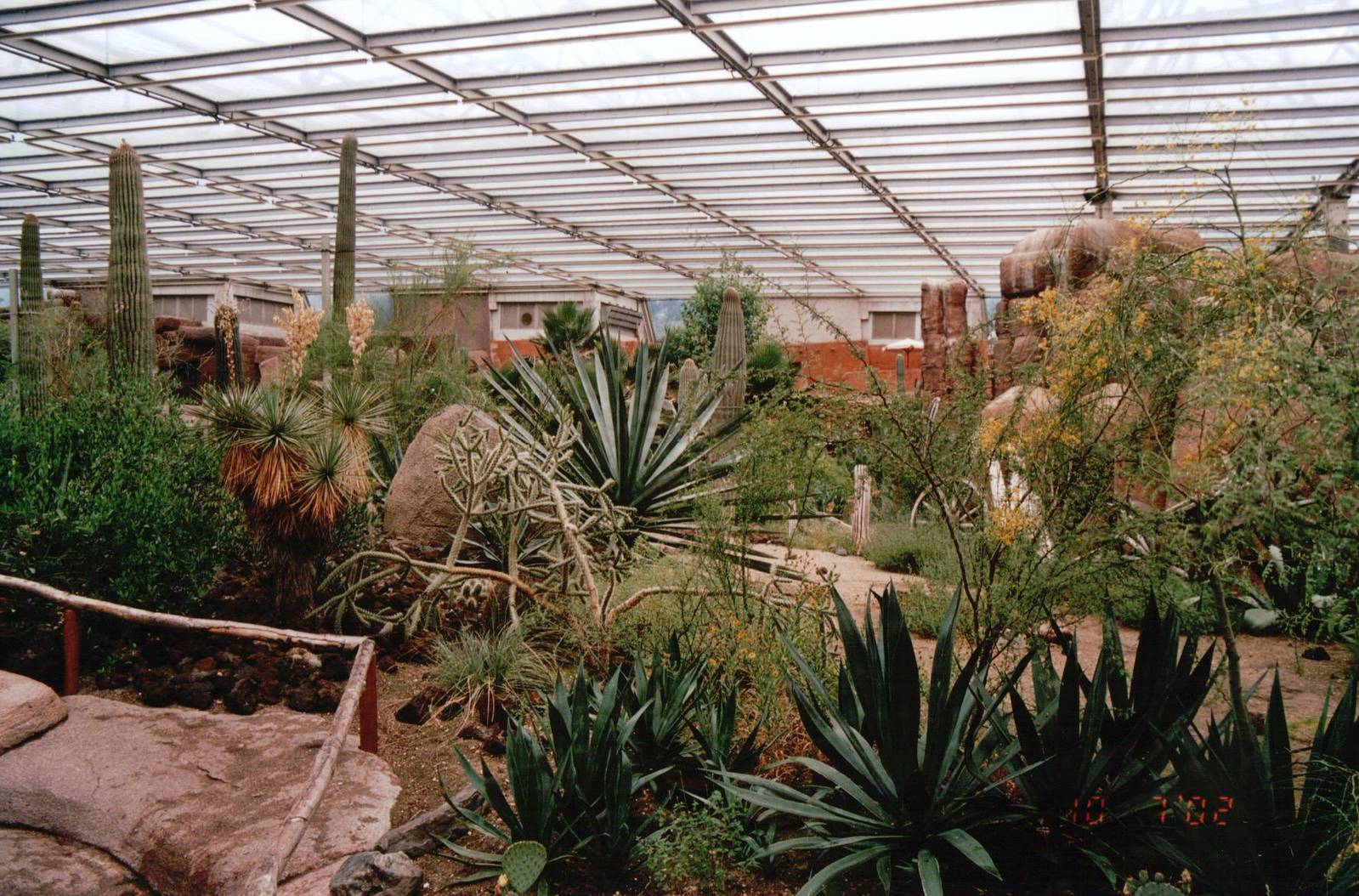 Burgers Zoo 2002 - General view inside Burgers Desert