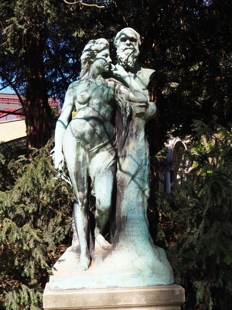 Bust of Charles Darwin and female figure statues, 2019-04-20