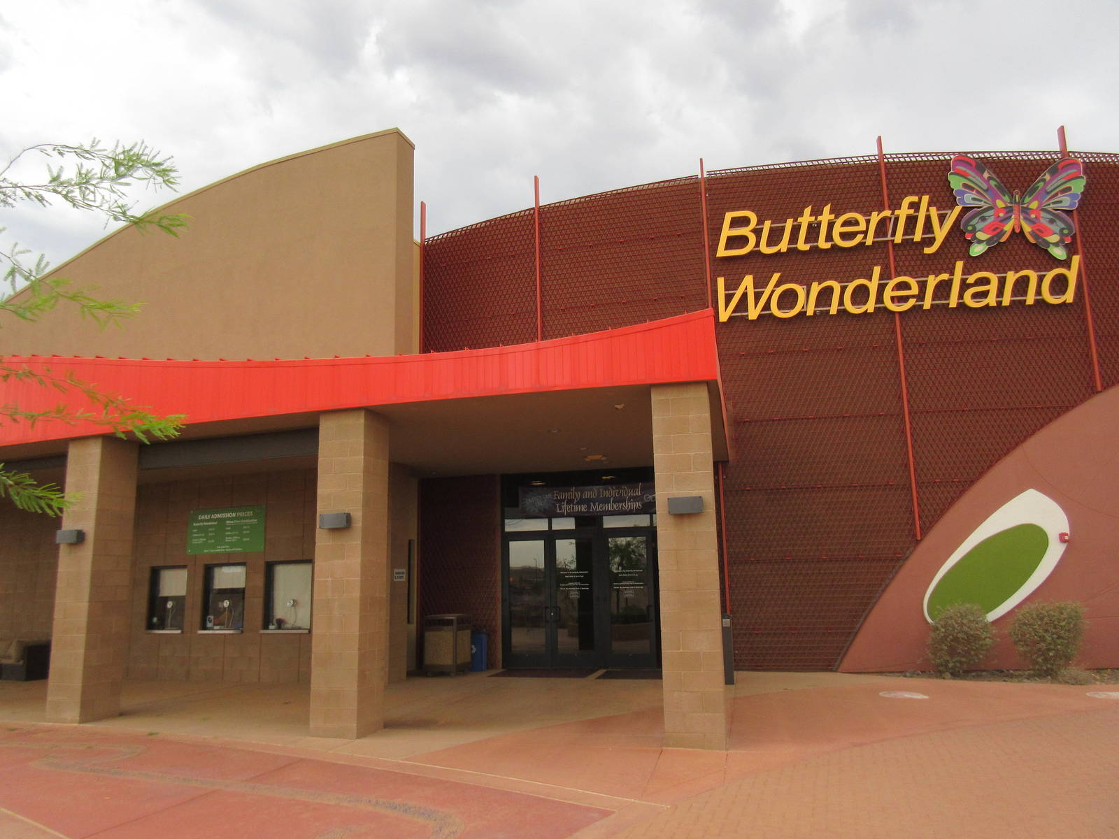 Butterfly Wonderland (Arizona) - Largest Indoor Butterfly Pavilion in the U