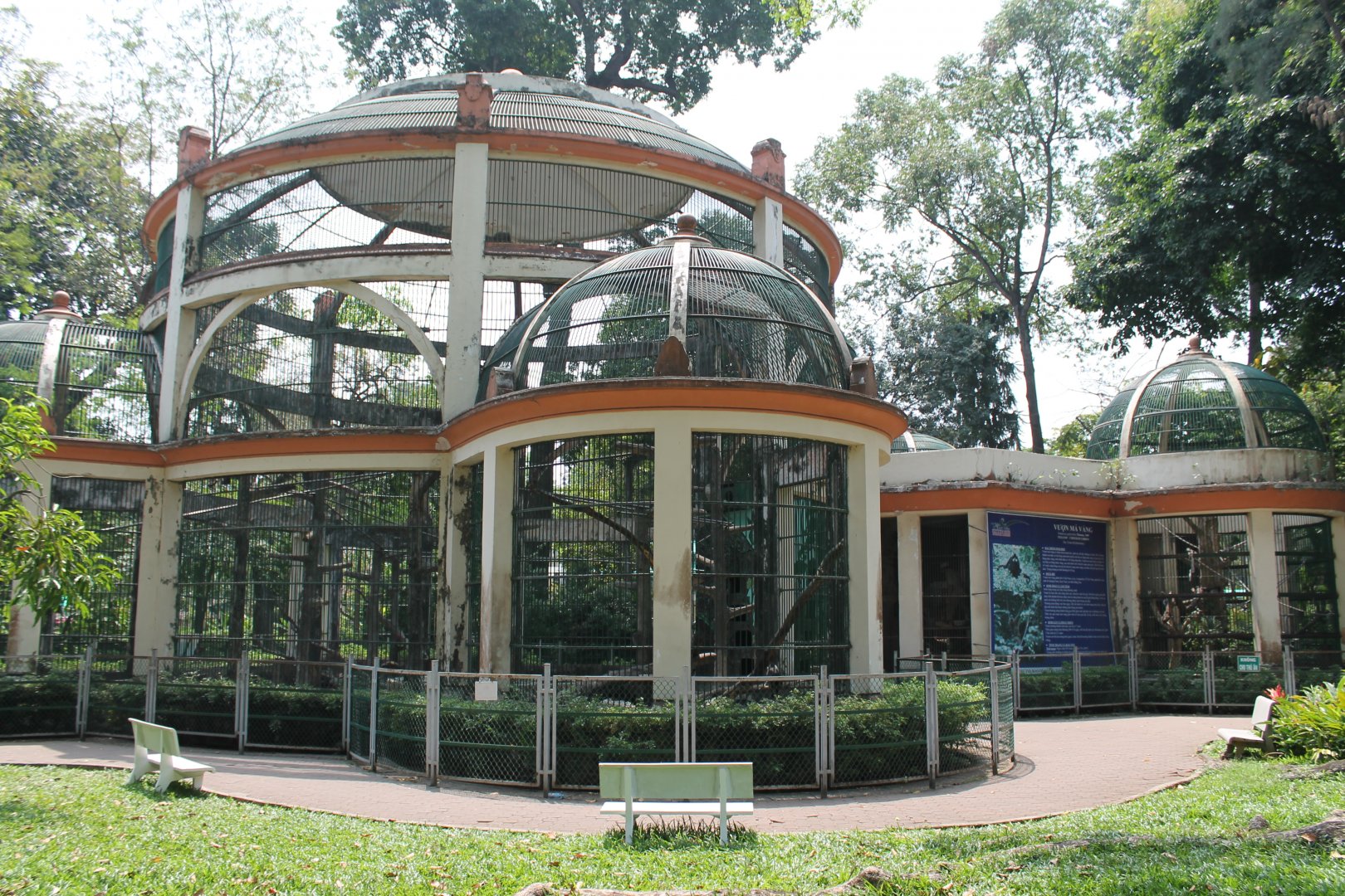 cage for Annamese Silvered Langurs