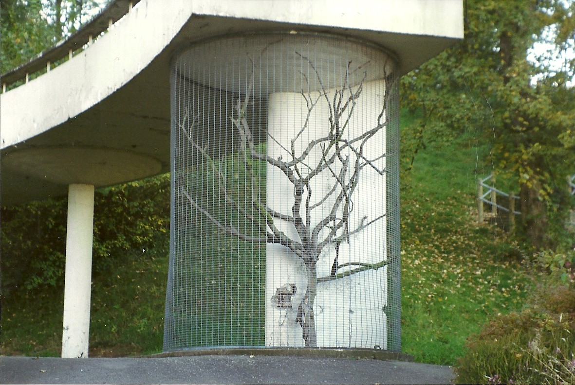 Cage on Lubetkin Terrace 31st October 1997