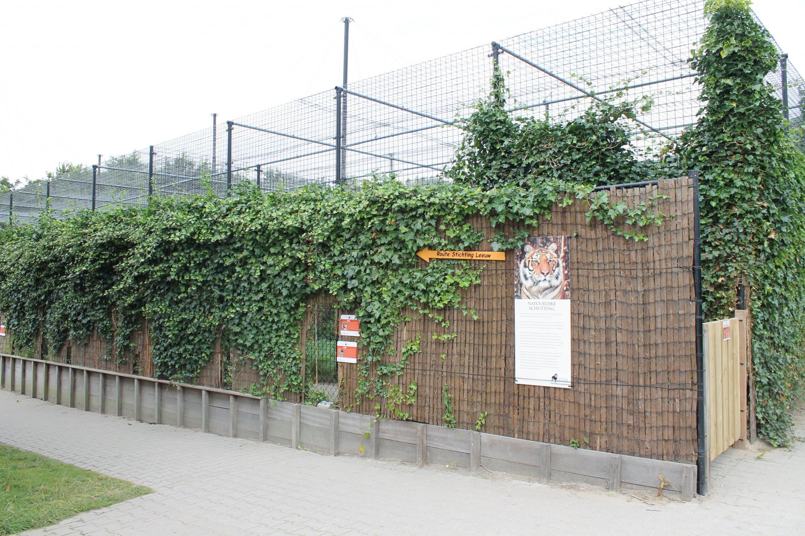 Cages of Stichting Leeuw