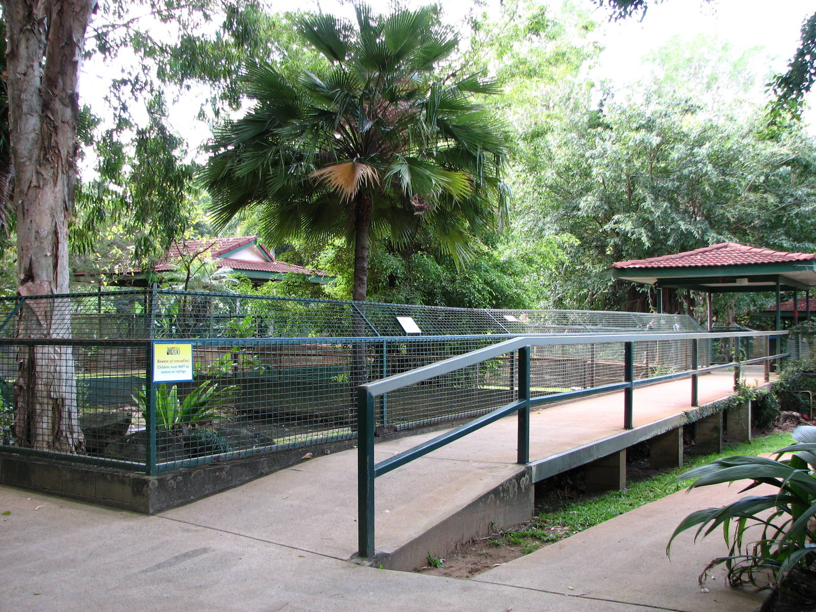 Cairns Tropical Zoo 2007 - Crocodile complex