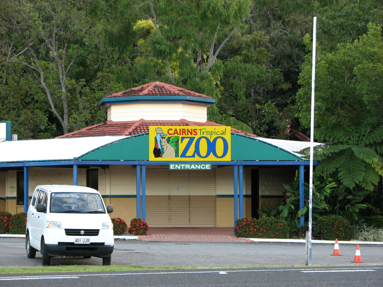 Cairns Tropical Zoo 2007 - Entrance after closure