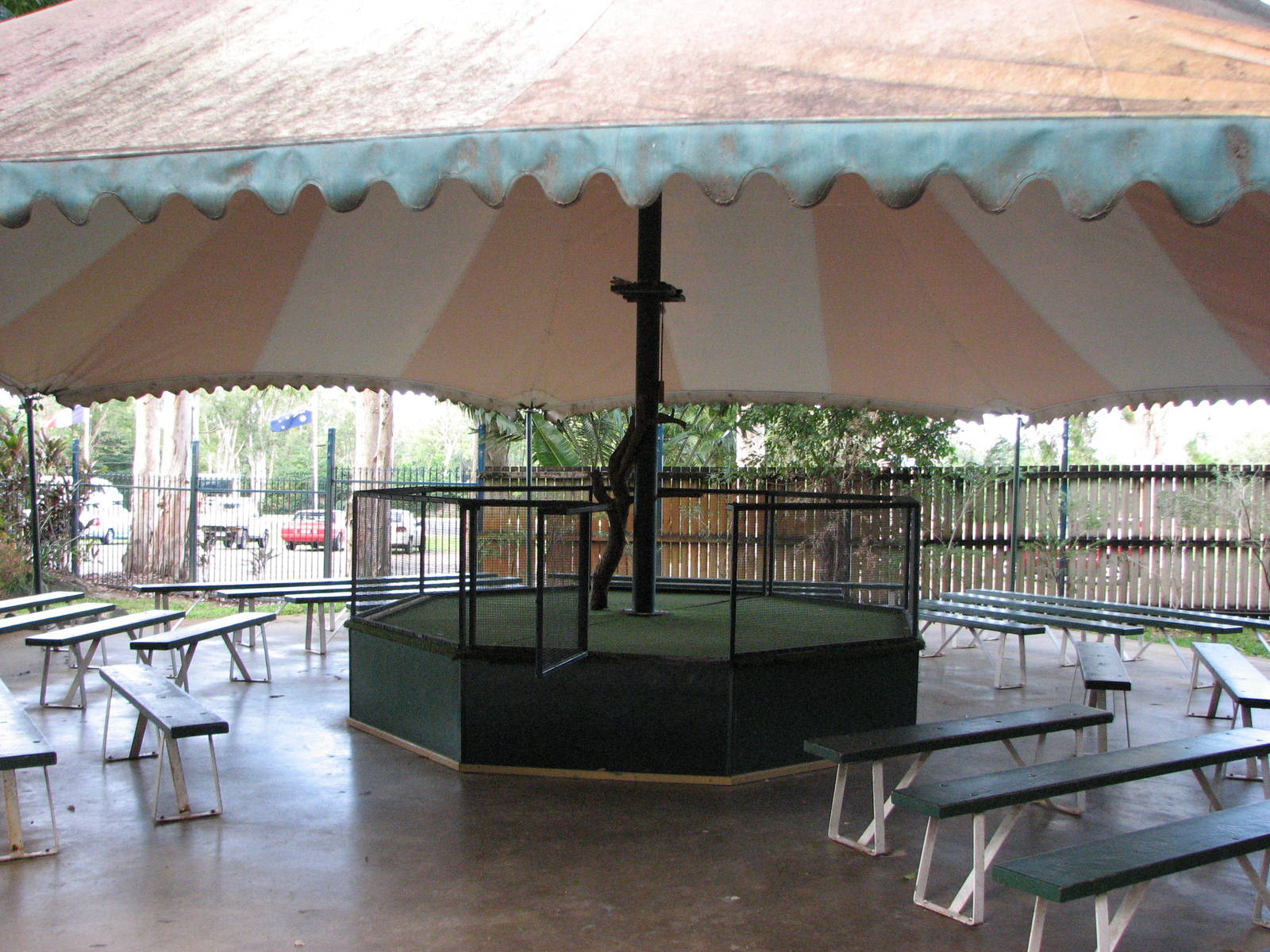 Cairns Tropical Zoo 2007 - Stage in the animal show tent