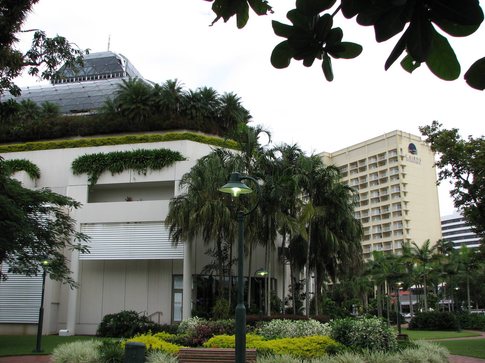 Cairns Wildlife Dome 2007 - Dome seen from the outside