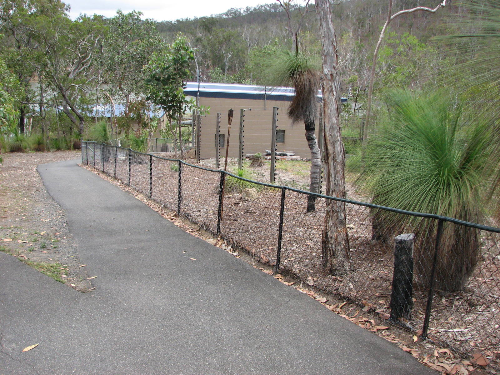 Cairns Wildlife Safari Reserve - Trail leading past the Sulawesi Black Maca