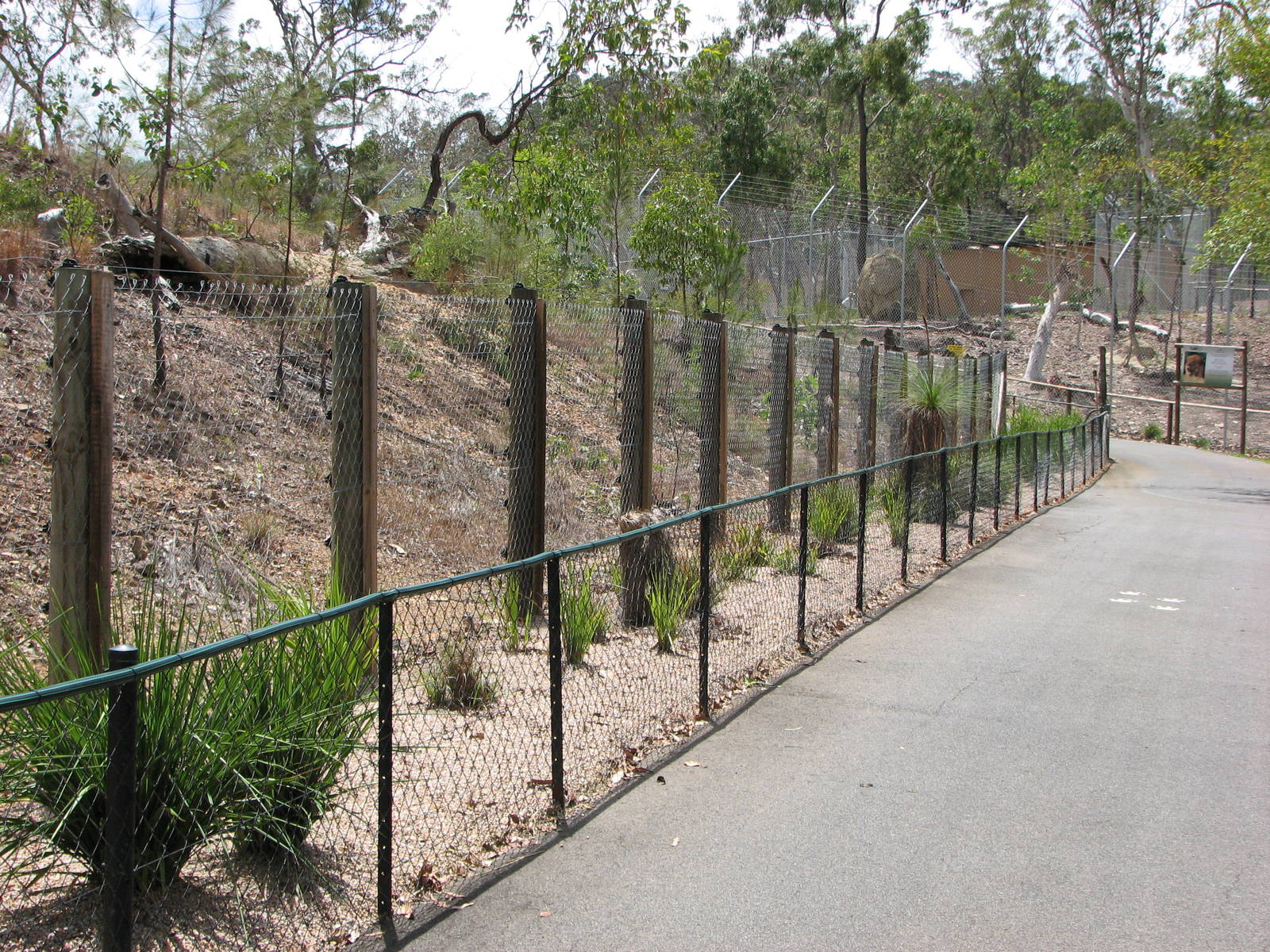 Cairns Wildlife Safari Reserve - Trail leading past the Syrian Brown Bear e