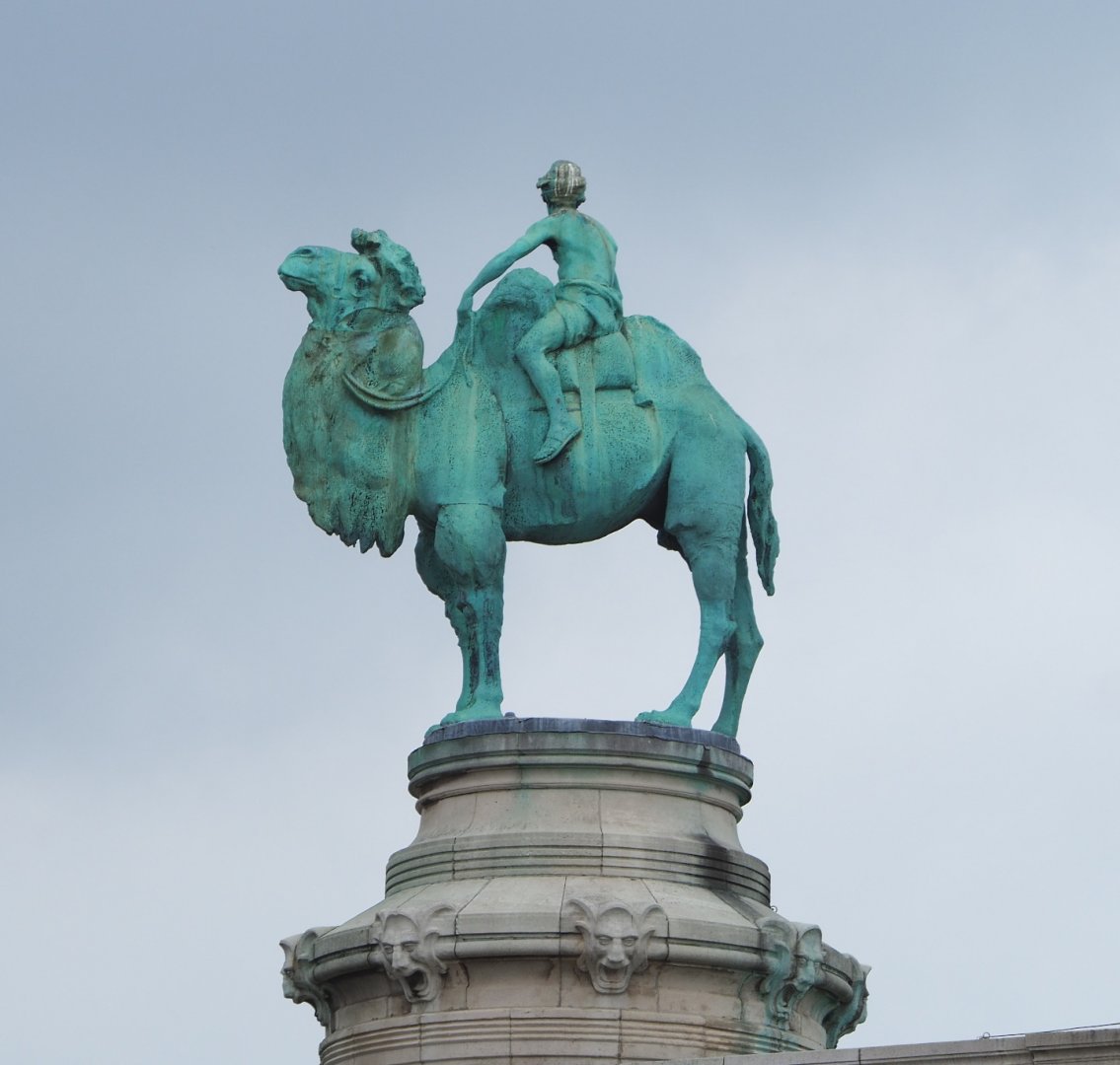 Camel driver statue on the roof of the administration and conference building, 2021-06-12