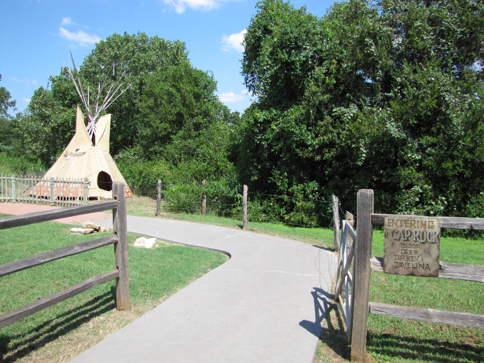 Cameron Park Zoo 2010 - General view in Brazos River Country