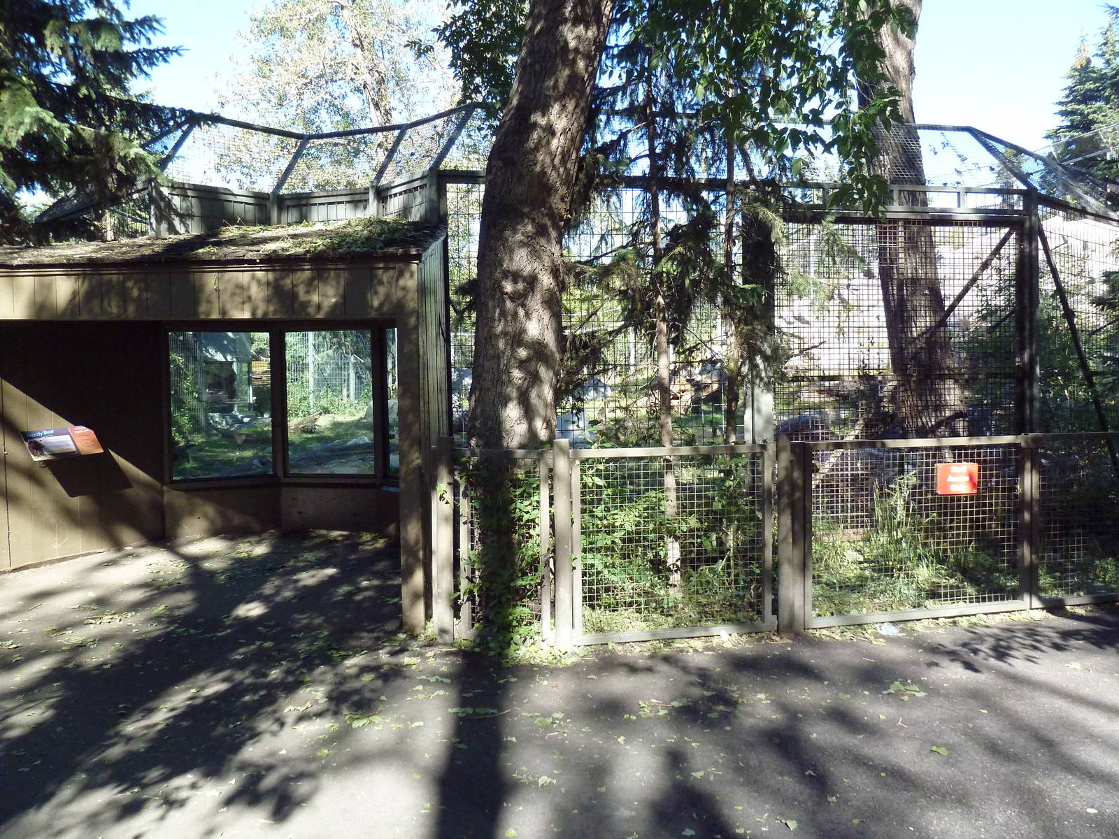 Canadian Wilds - Grizzly Bear Exhibit