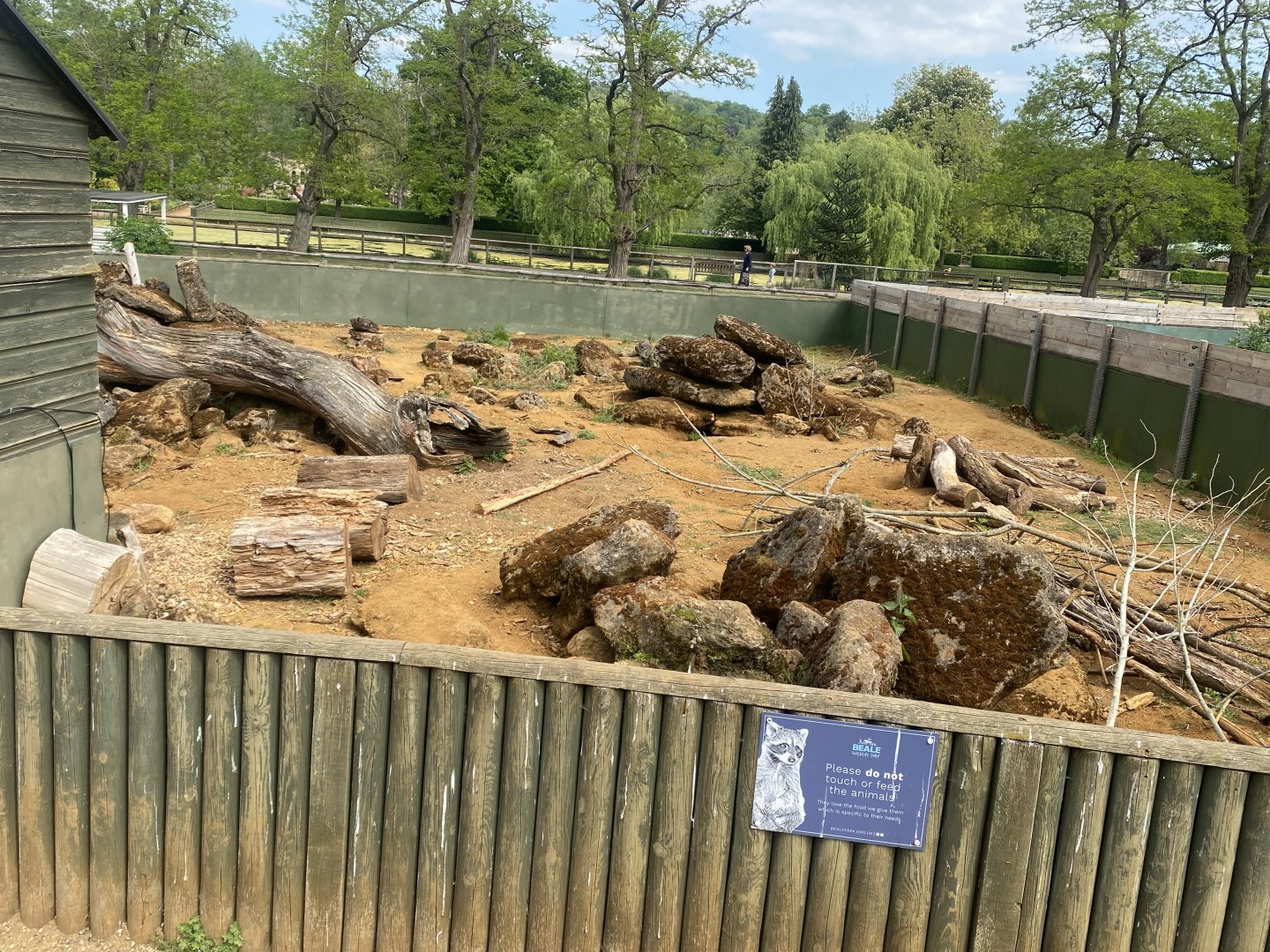 Cape/Crested porcupine enclosure 090525