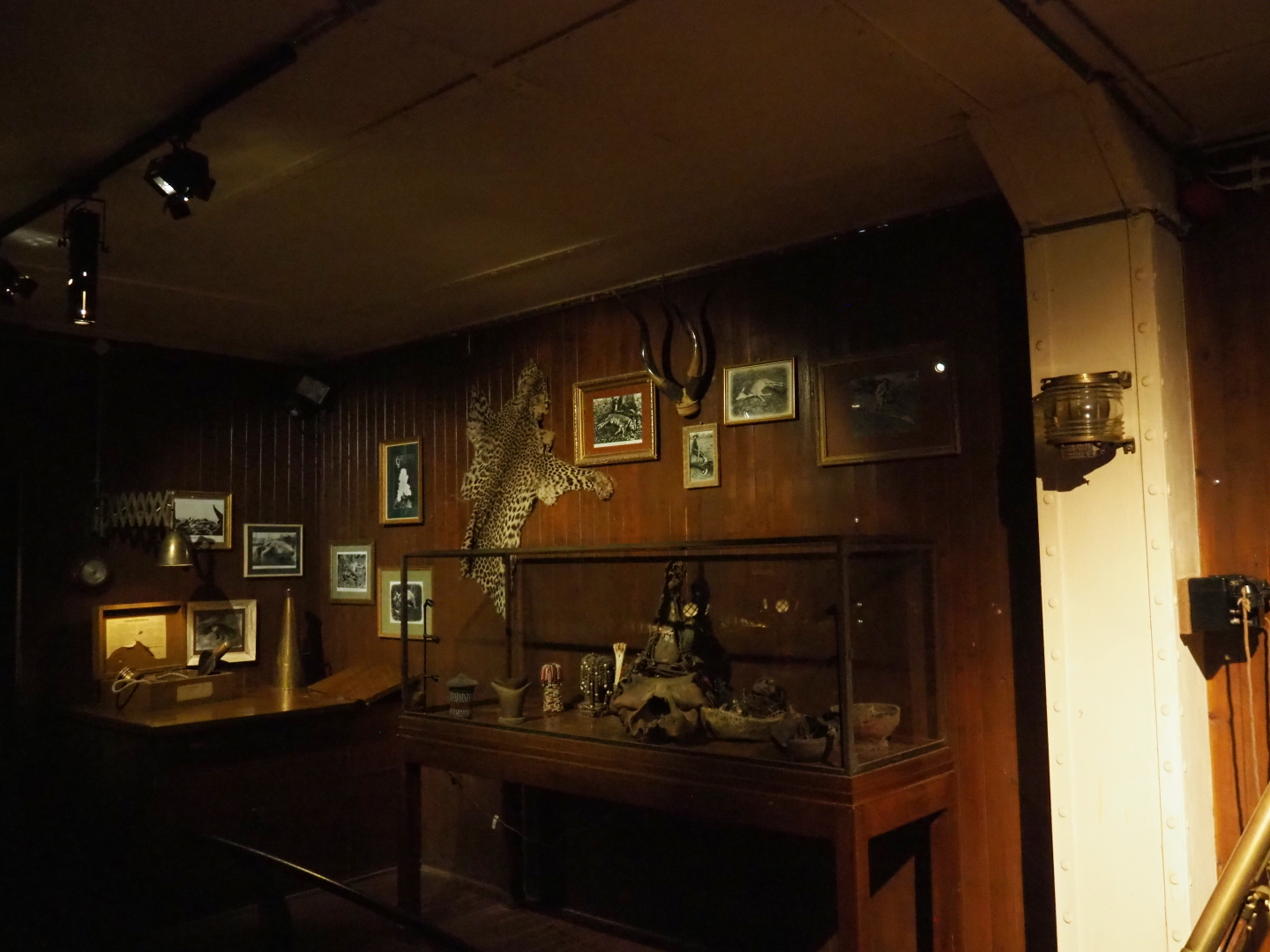 Captain's cabinet theming in the Mersus Emergo, 2021-09-03