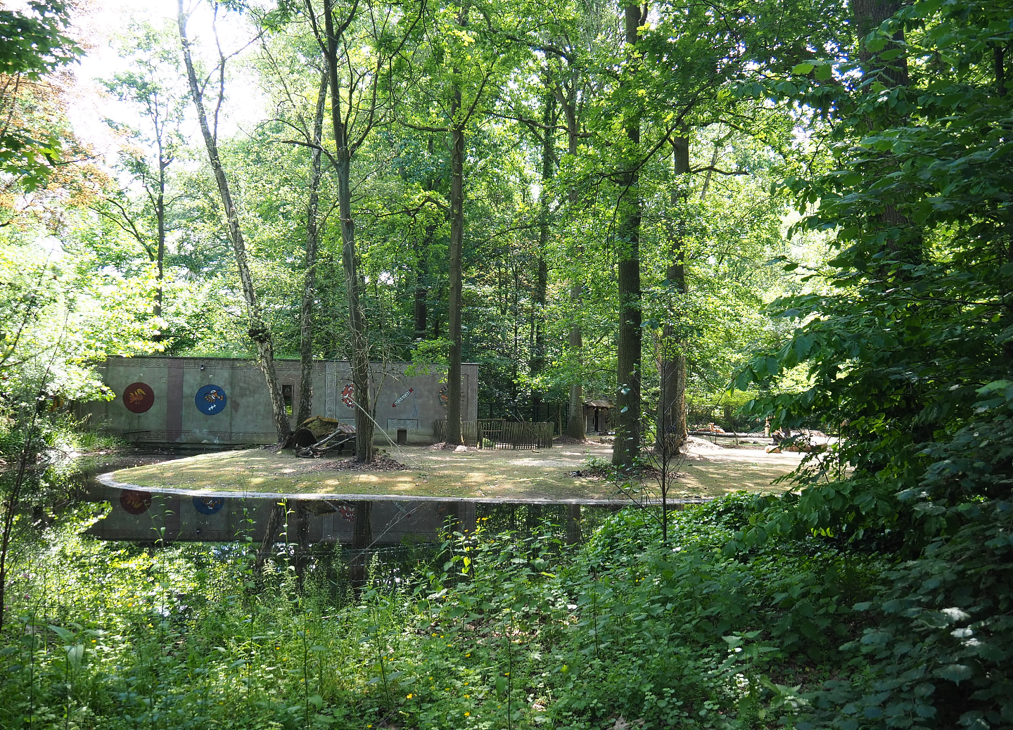 Capybara and guanaco exhibit, 2022-05-28