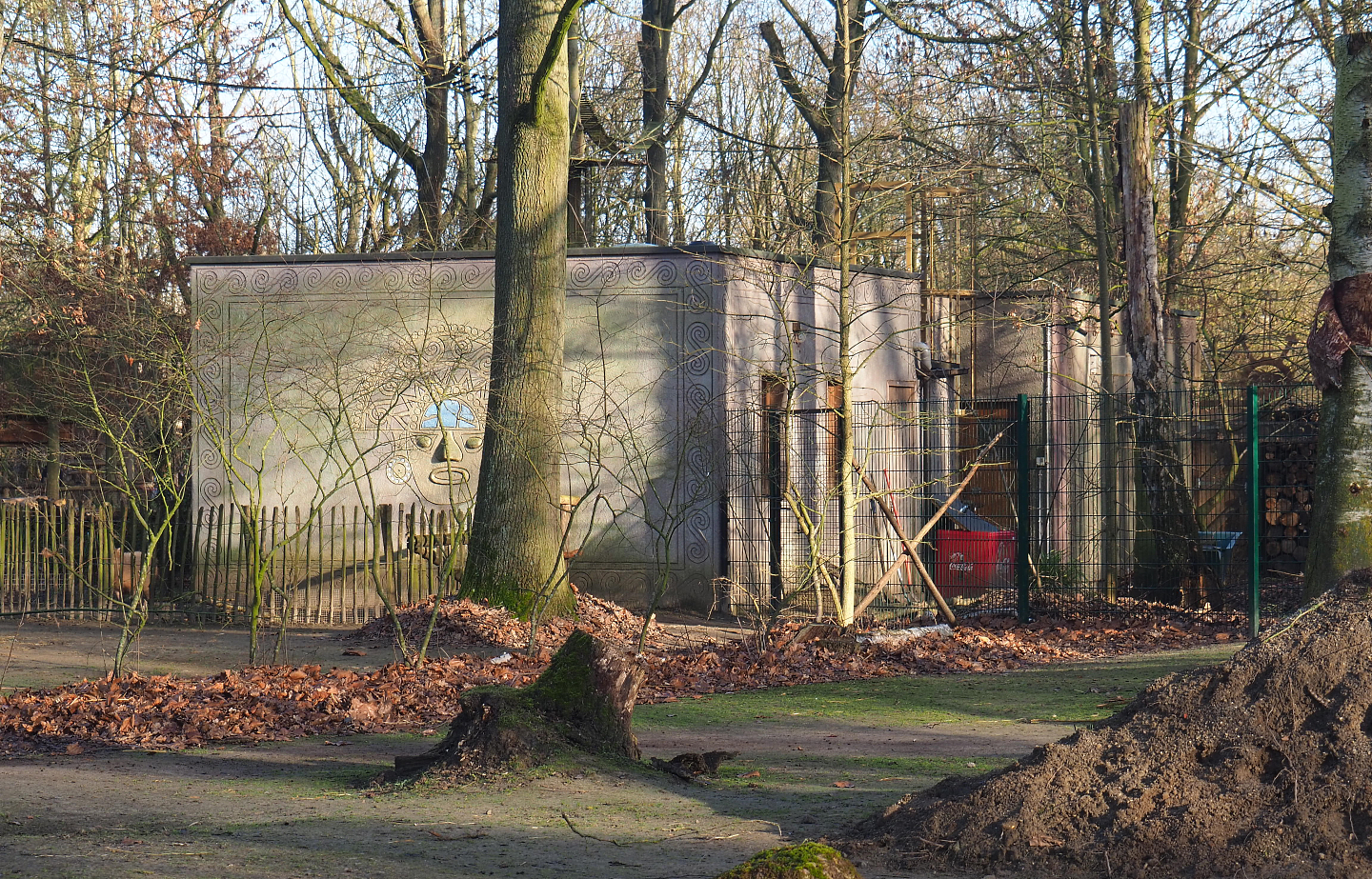 Capybara and South American primate building, 2022-01-30