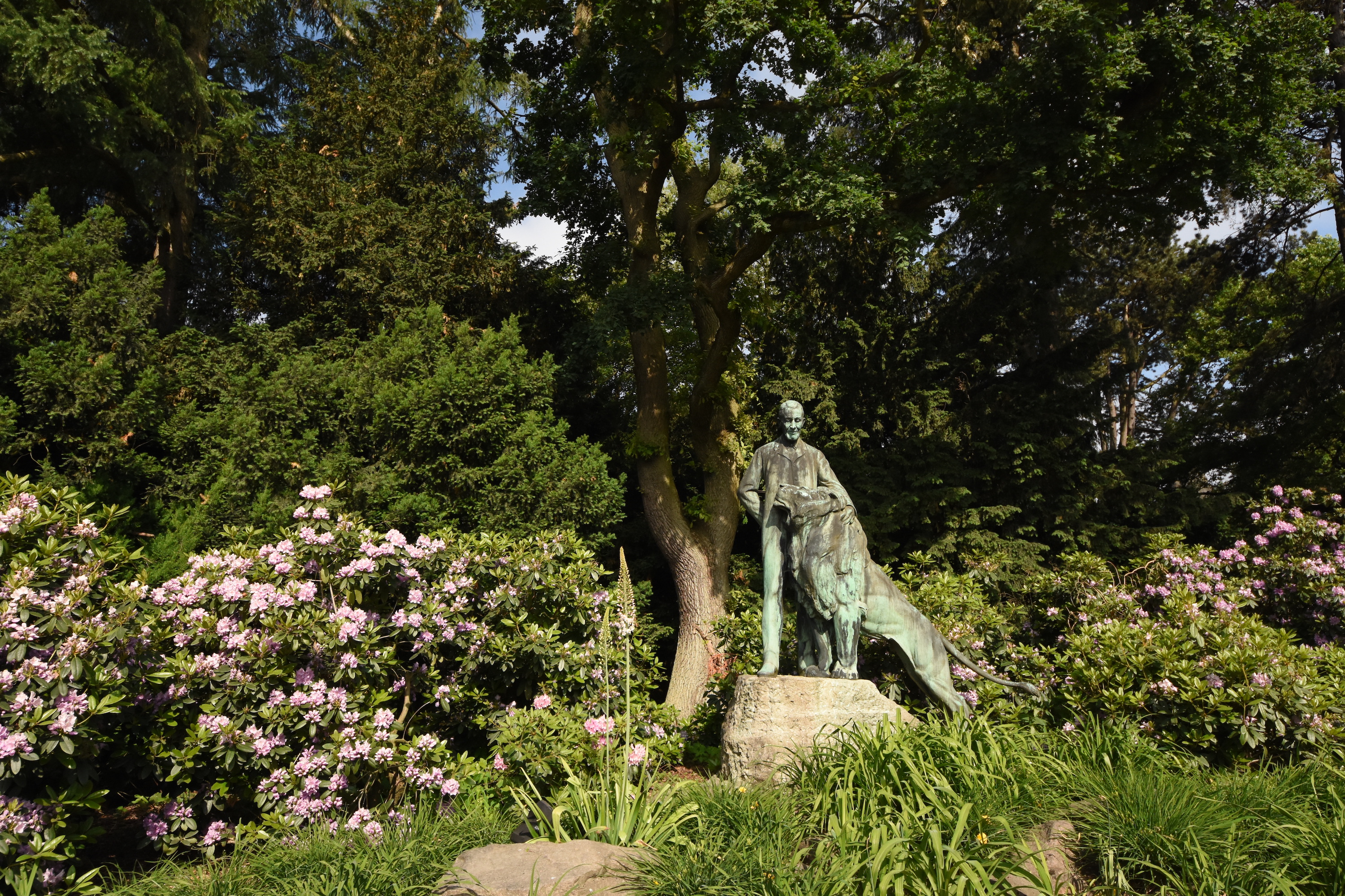 Carl Hagenbeck statue