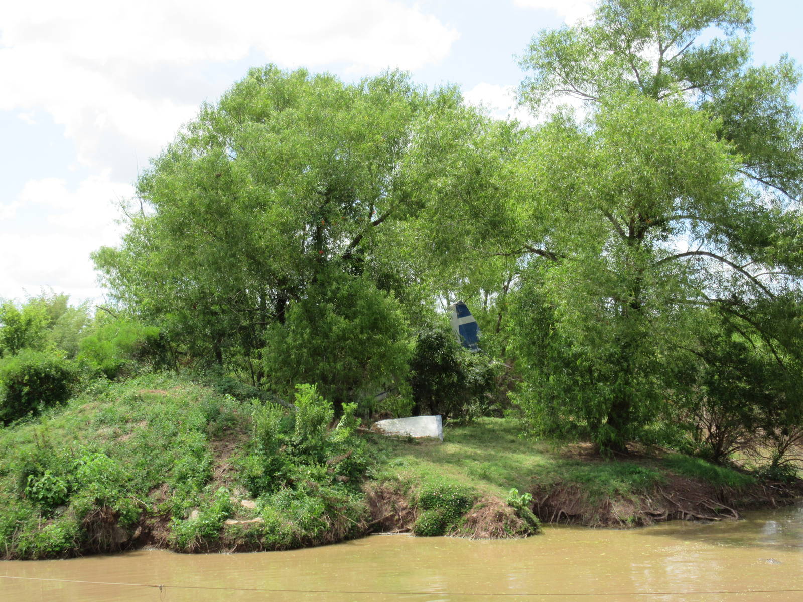 Castaway Island - a real crashed plane
