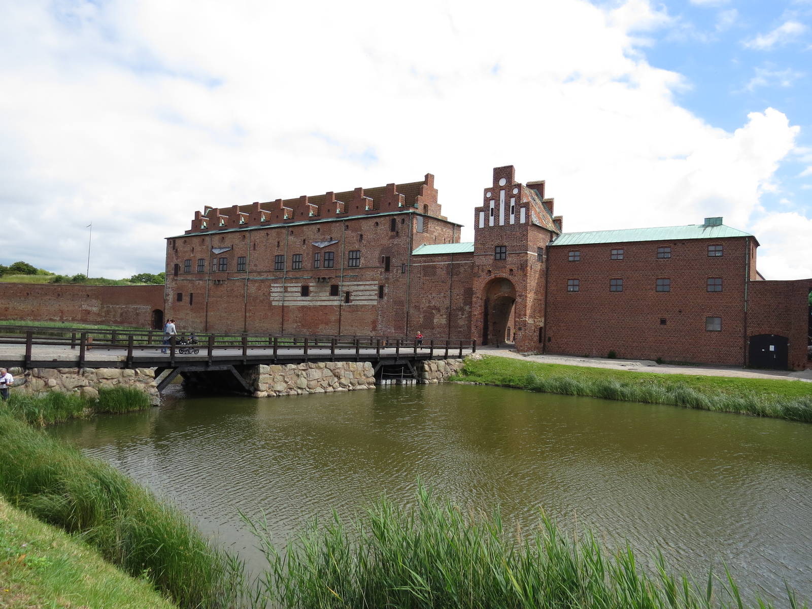 Castle exterior, June 2015