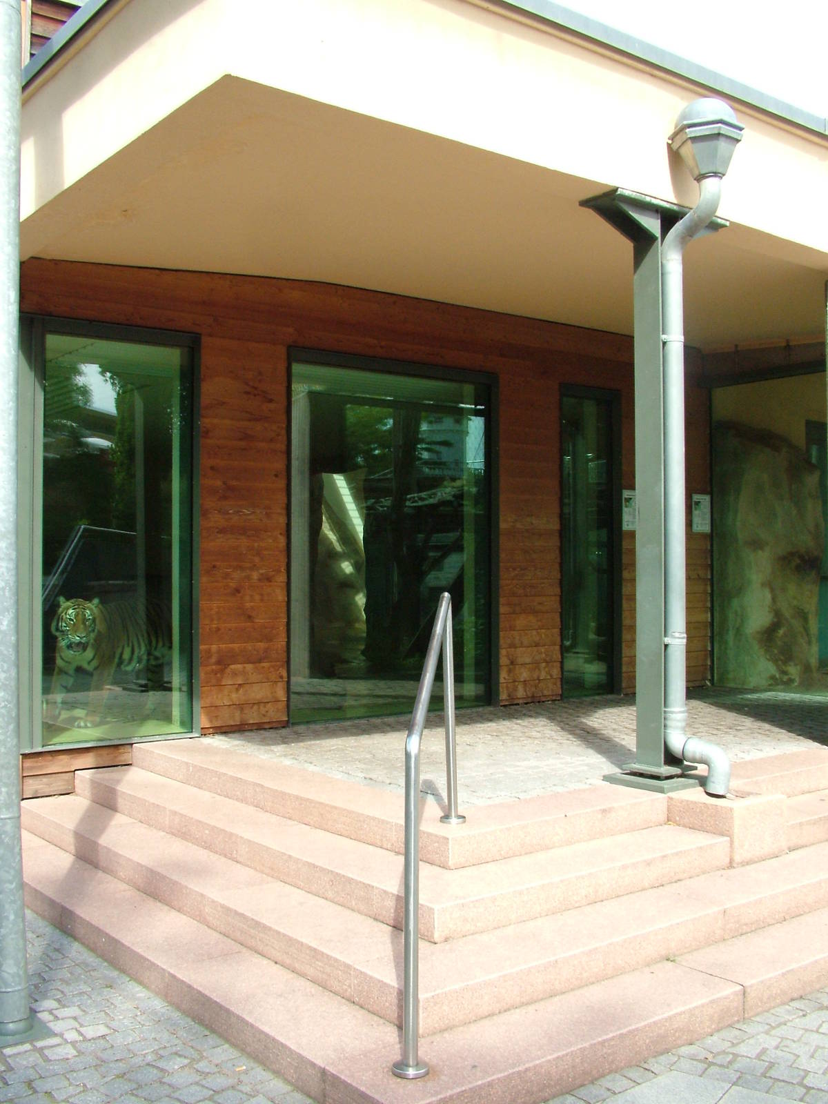 Cat House at Halle, 04/09/11