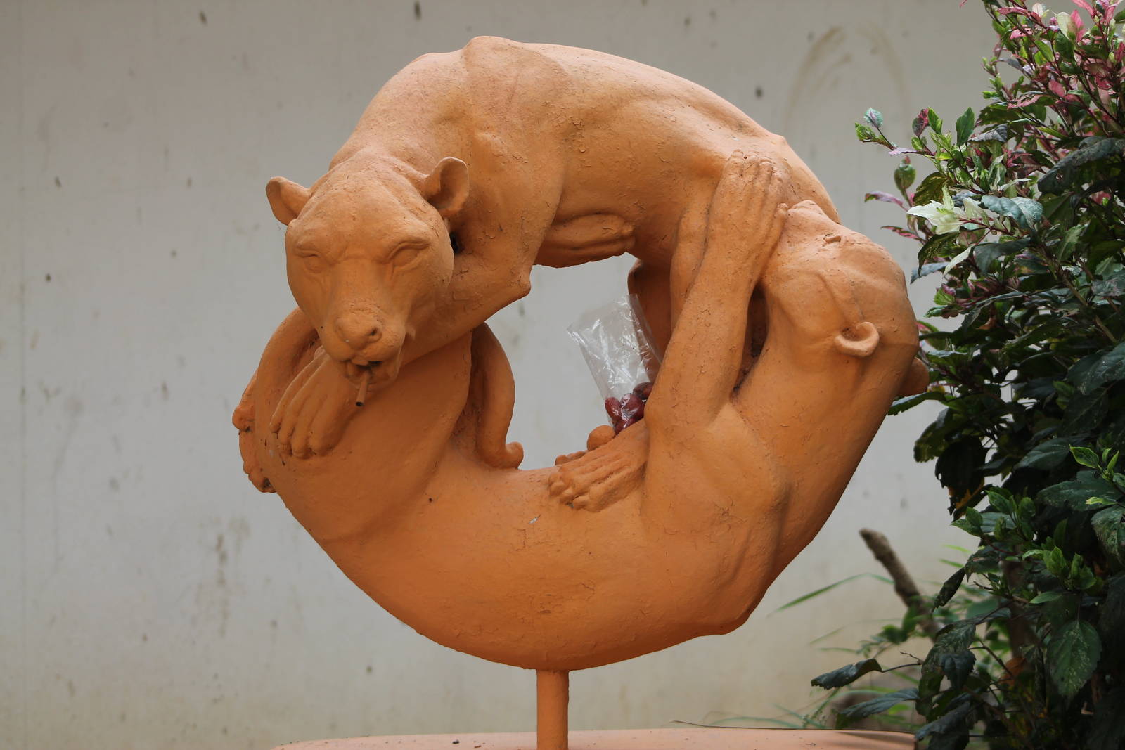 cat statue