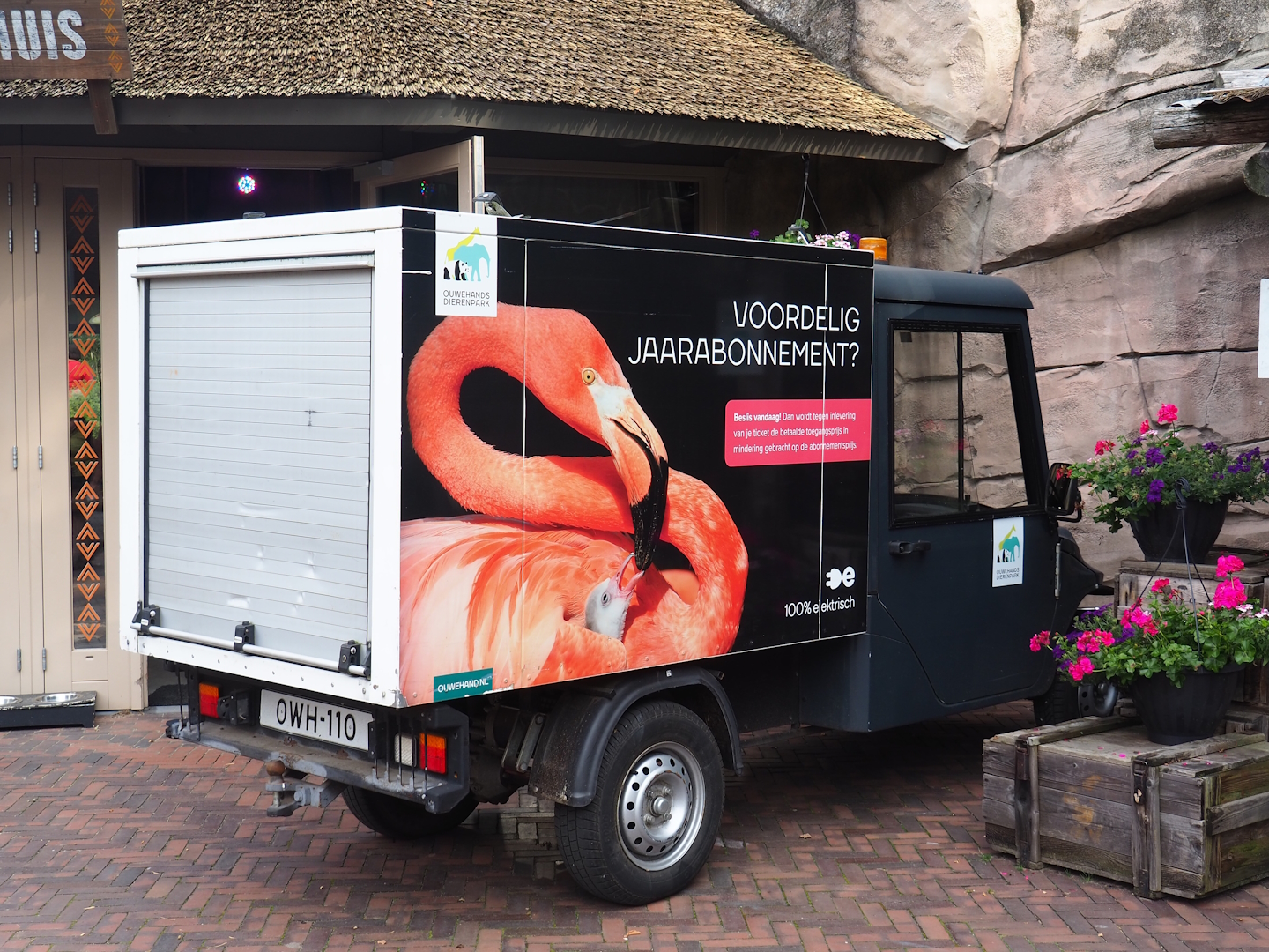 Catering transport vehicle, 2023-08-17