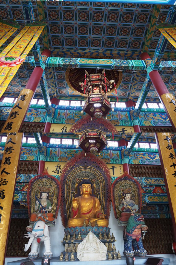 Ceiling and altar in the large Chinese temple, 2020-09-03