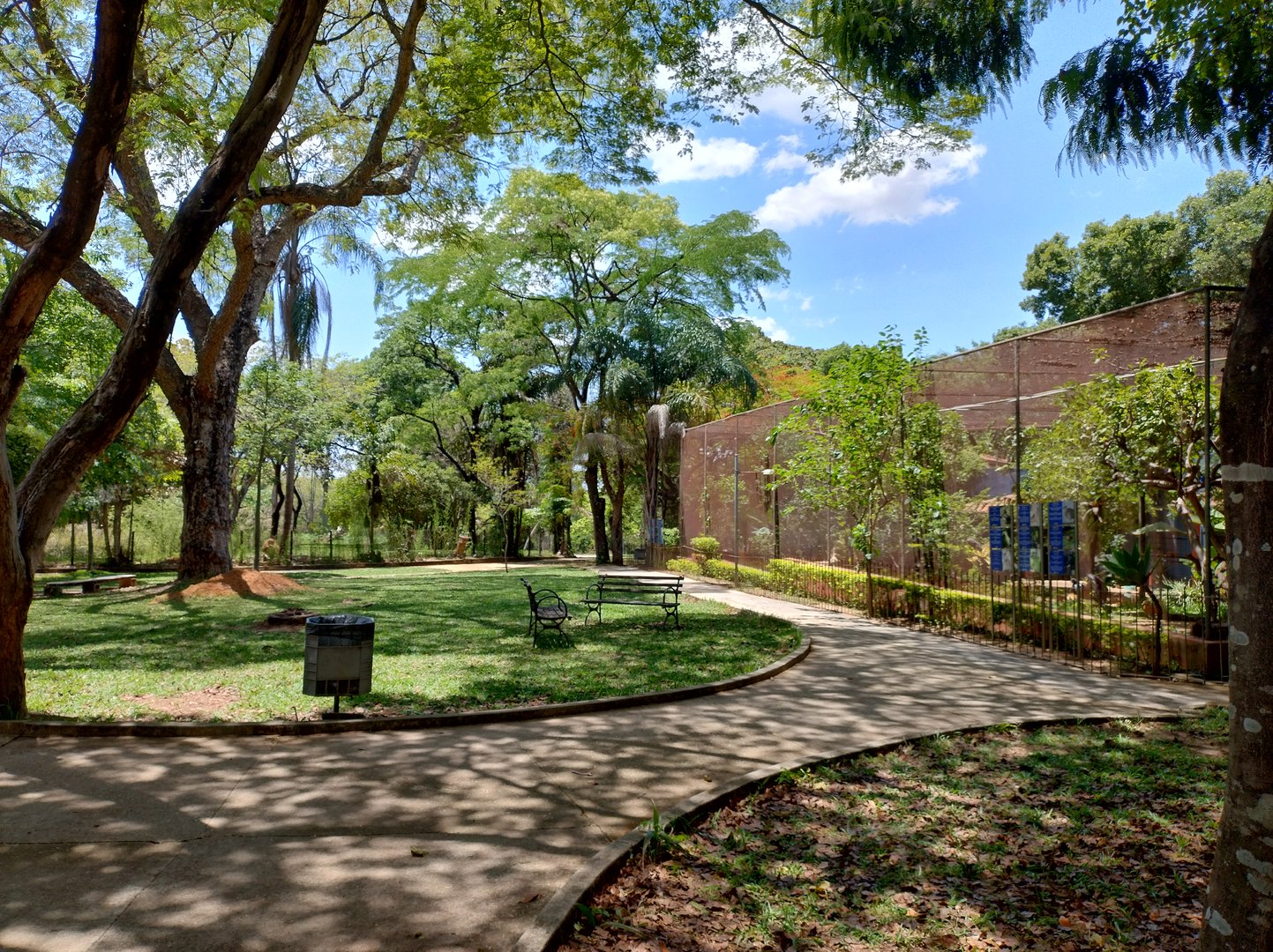 Center of bird square II - Belo Horizonte zoo