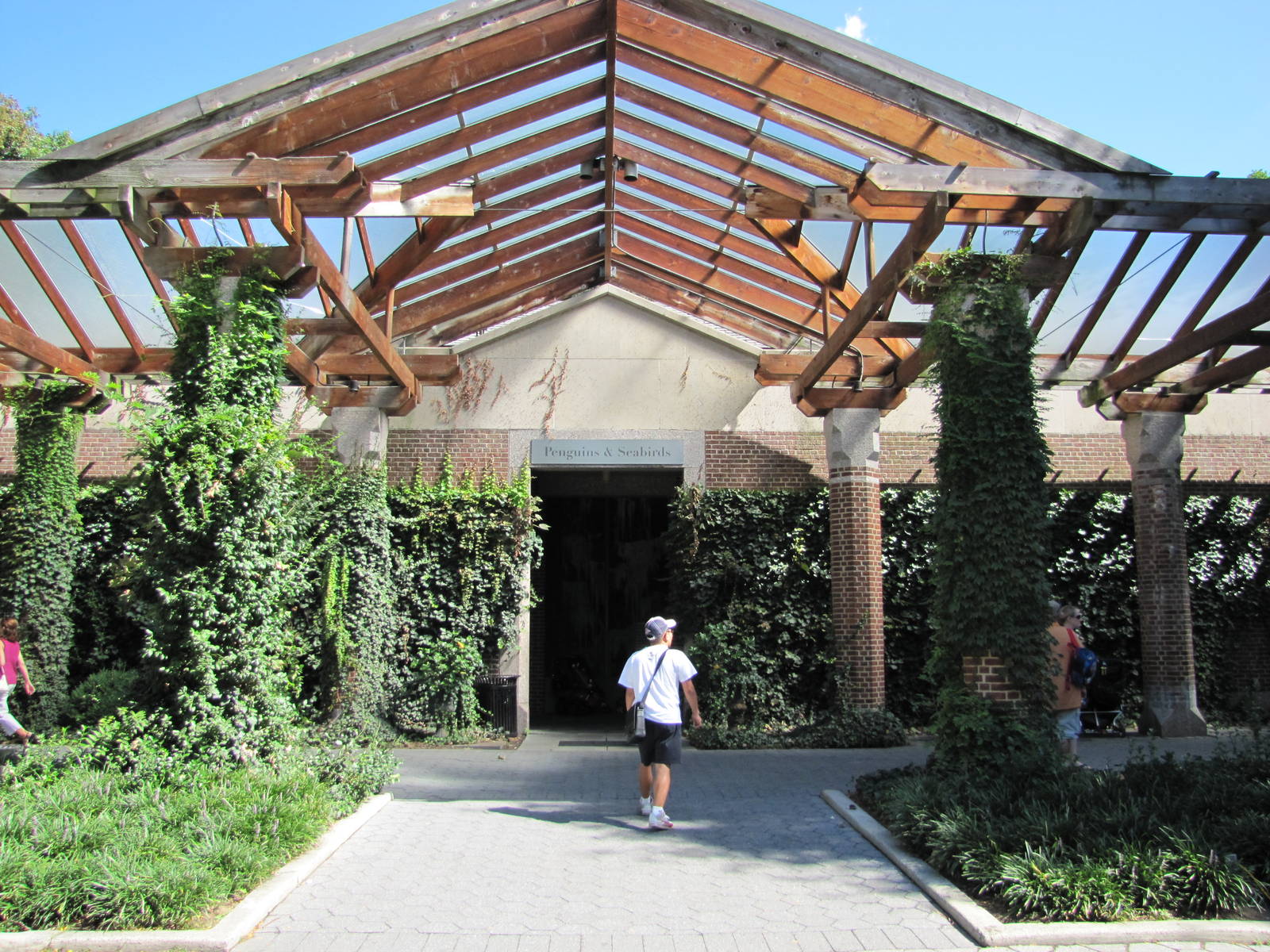 Central Park Zoo 2010 - Entrance to Polar Seabirds