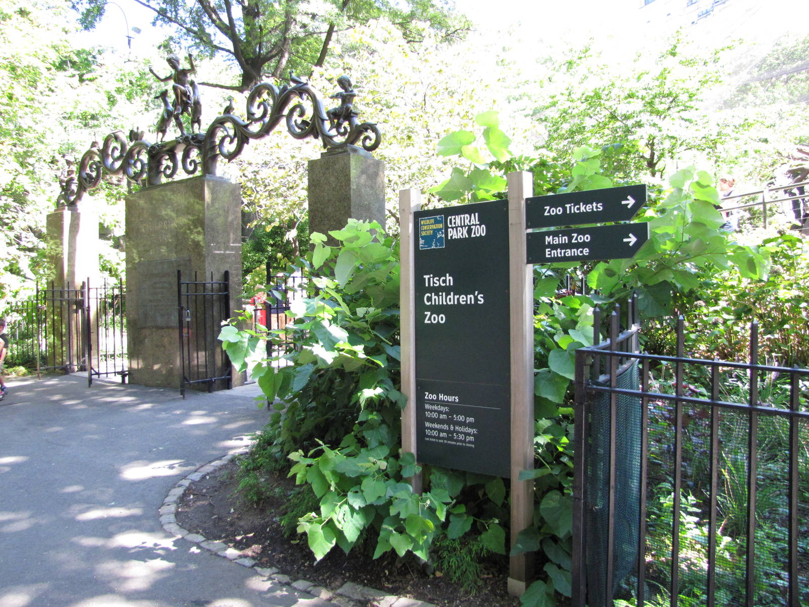 Central Park Zoo 2010 - Entrance to Tisch Childrens Zoo