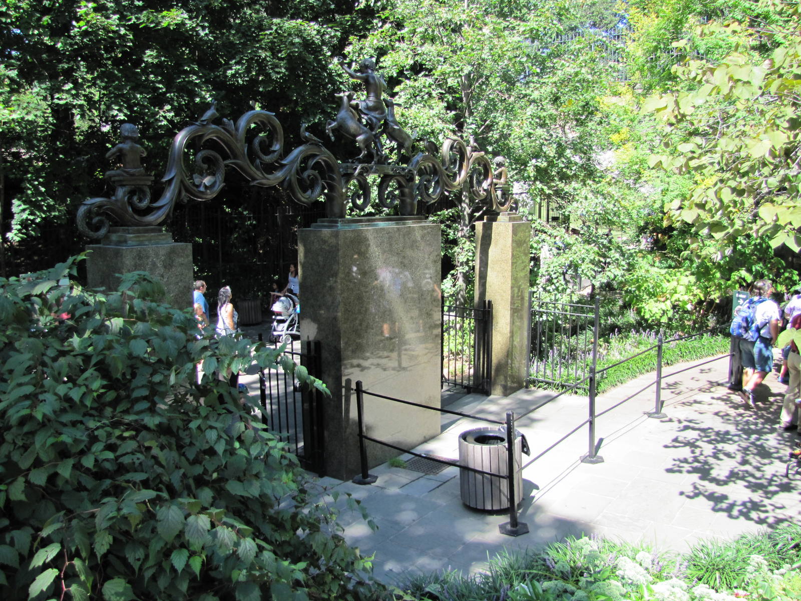 Central Park Zoo 2010 - Entrance to Tisch Childrens Zoo